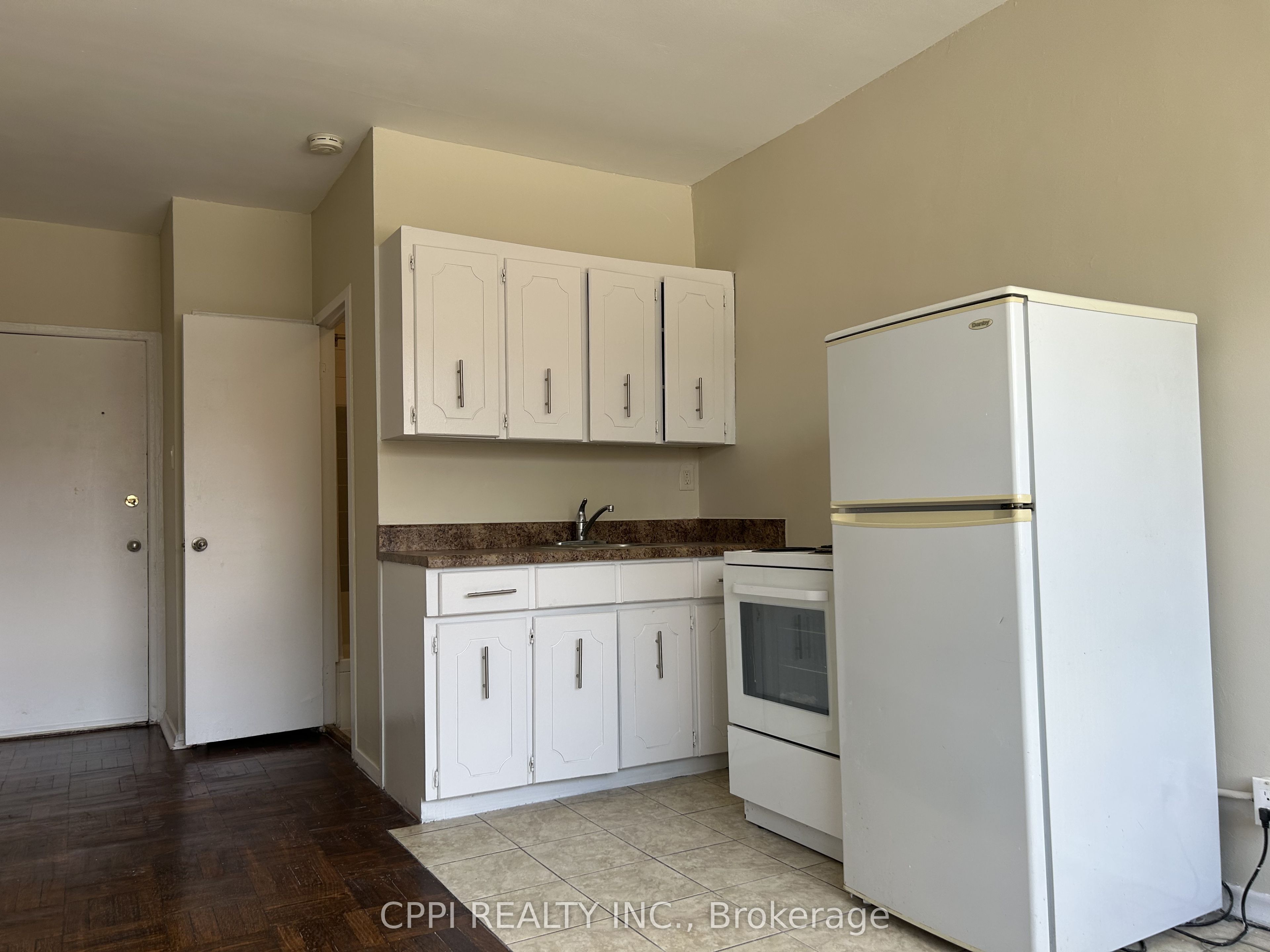6 Hill Heights Road 210, Toronto, ON M8Y 1Z1 photo 2
