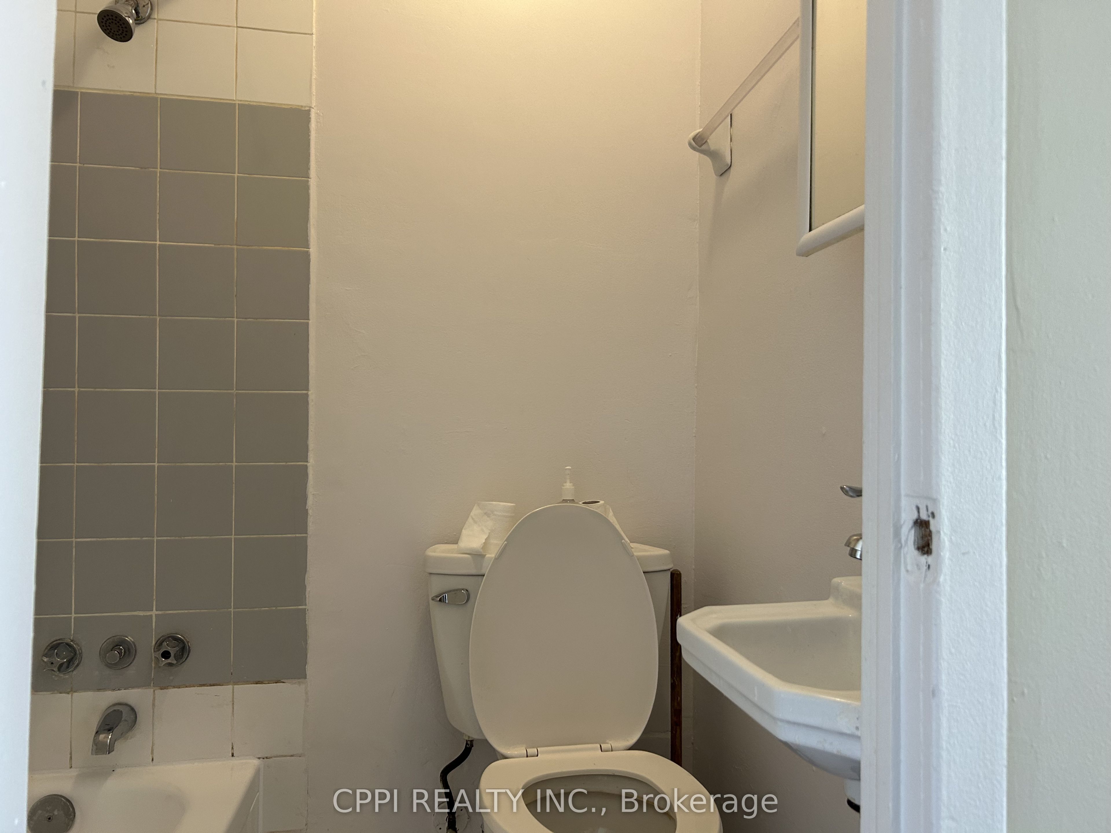 6 Hill Heights Road 210, Toronto, ON M8Y 1Z1 photo 3