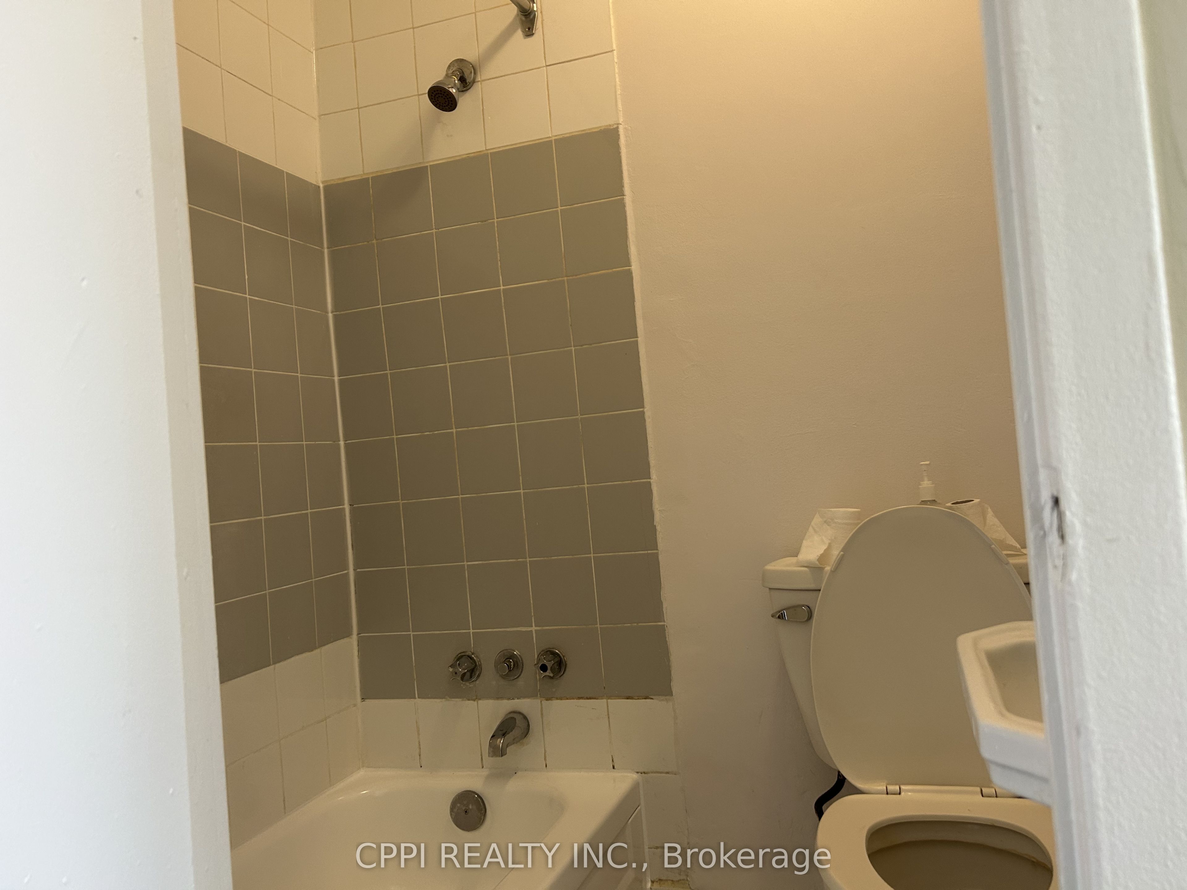 6 Hill Heights Road 210, Toronto, ON M8Y 1Z1 photo 4