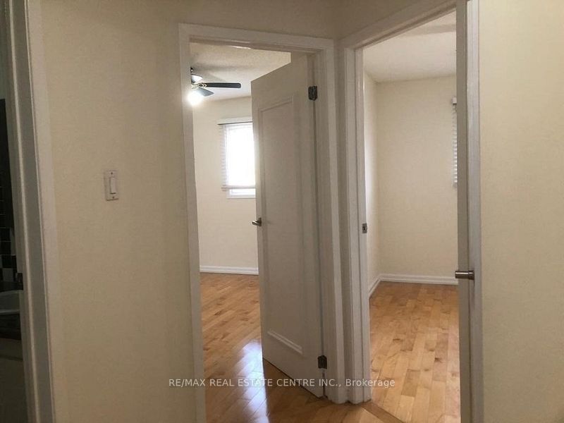1538 Cuthbert Avenue, Mississauga, ON L5M 3R5 photo 3