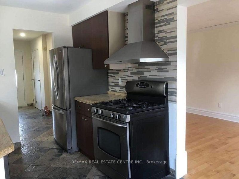 1538 Cuthbert Avenue, Mississauga, ON L5M 3R5 photo 5