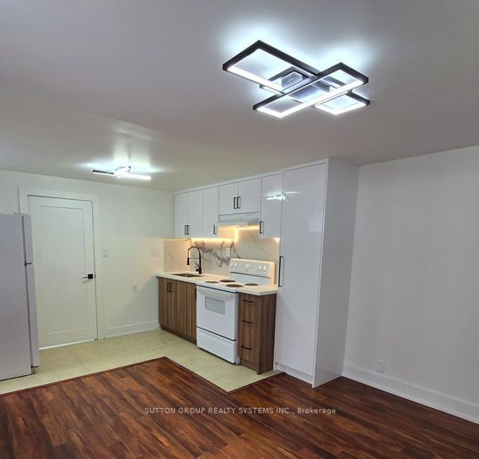 2886 Lake Shore Boulevard W 1, Toronto, ON M8V 1J1