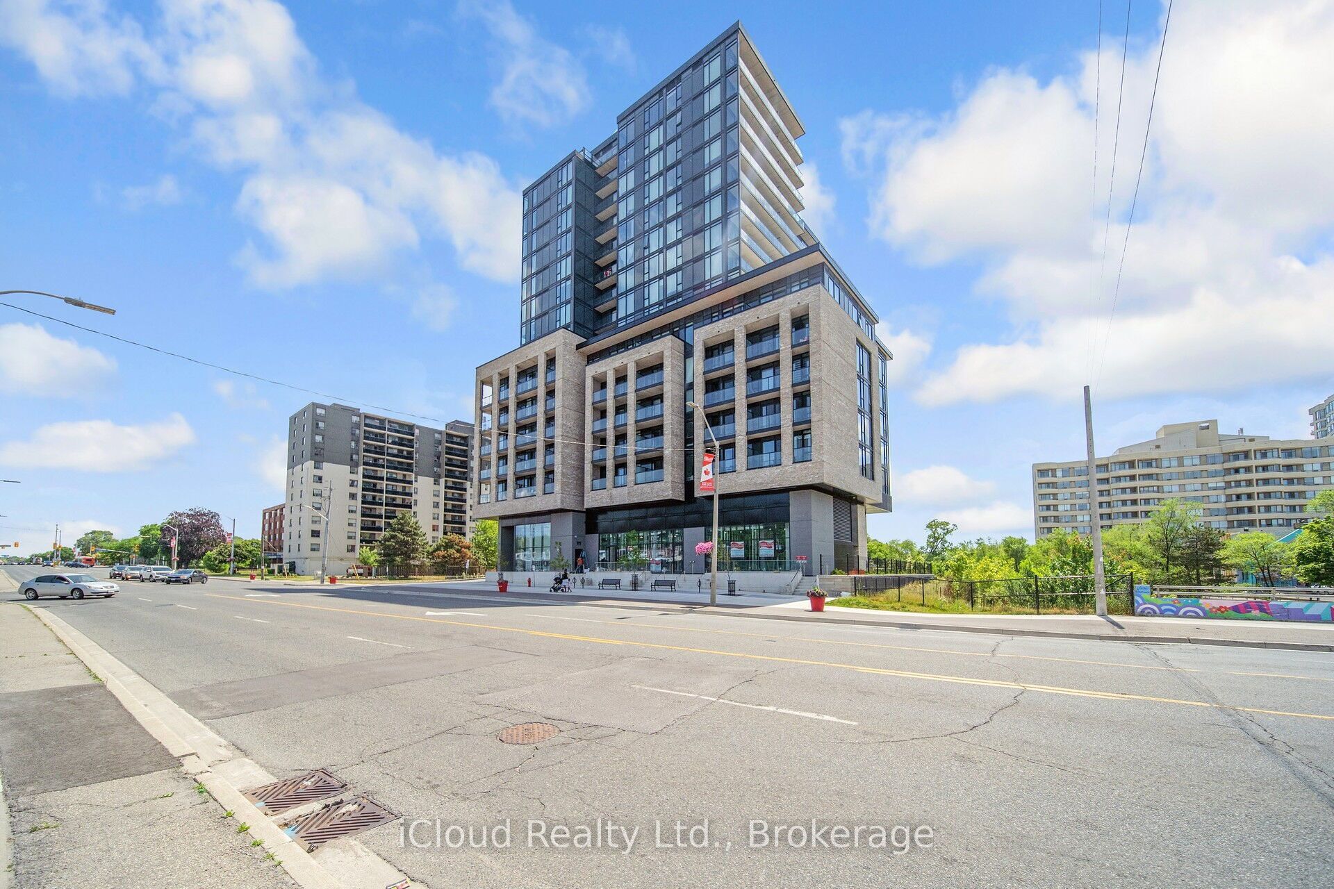 86 Dundas Street E 1714, Mississauga, ON L5A 0B1 photo 2