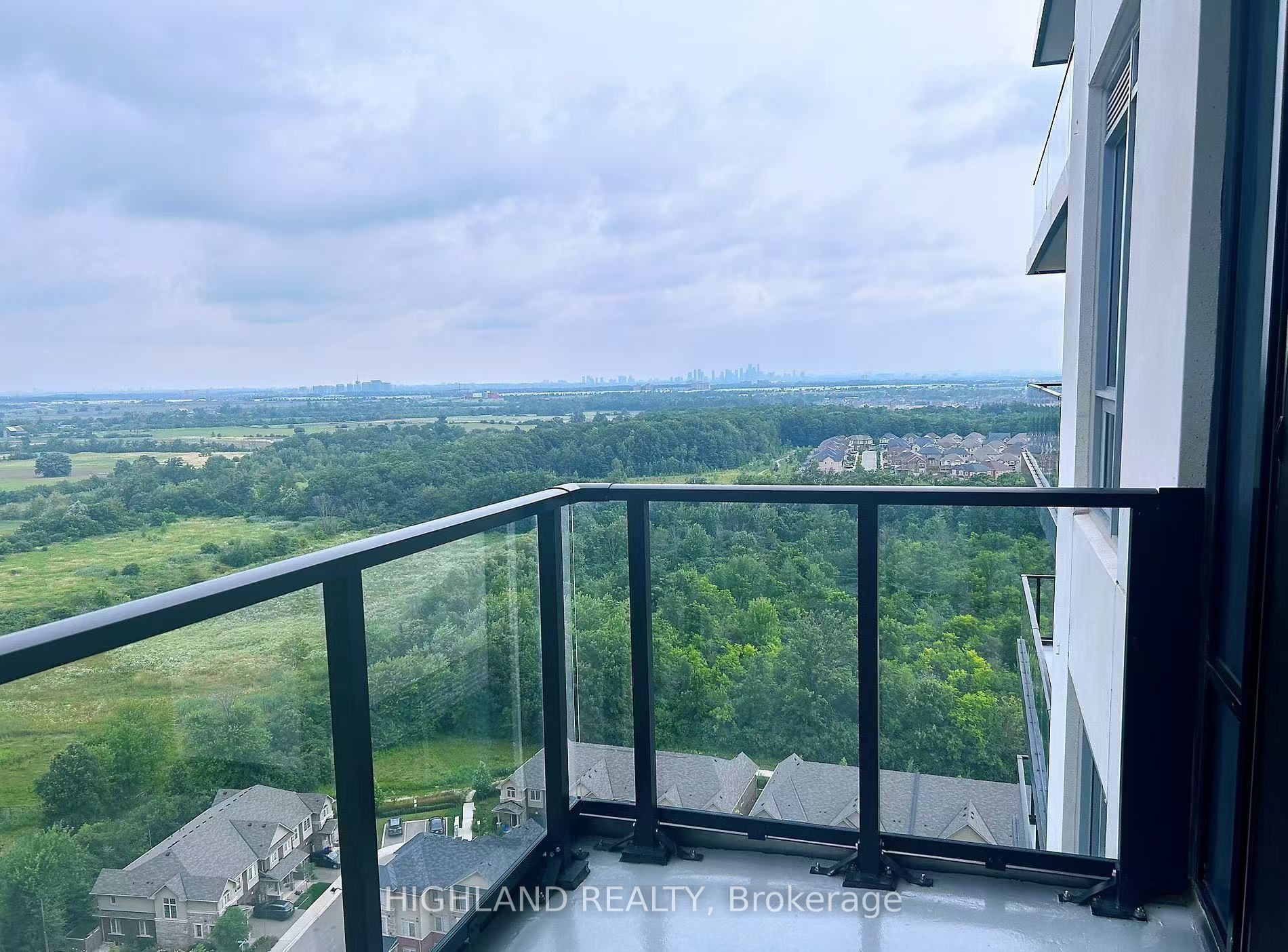 3220 William Coltson Avenue 2006, Oakville, ON L6H 7X9 photo 3