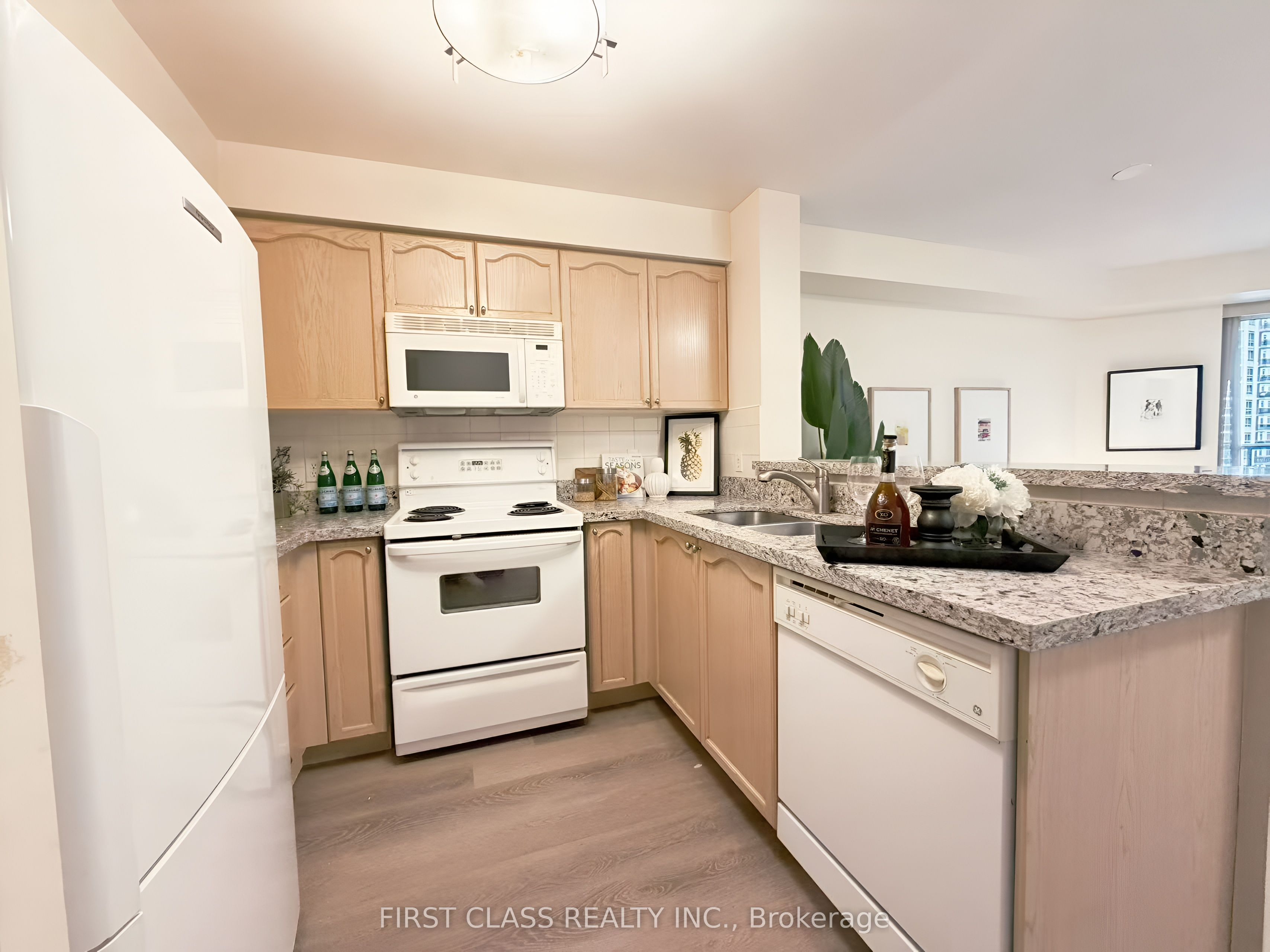 11 Michael Power Place 715, Toronto, ON M9A 5G3 photo 3