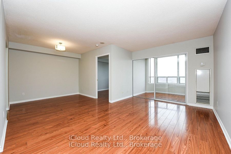 135 Hillcrest Avenue 1512, Mississauga, ON L5B 4B1 photo 4