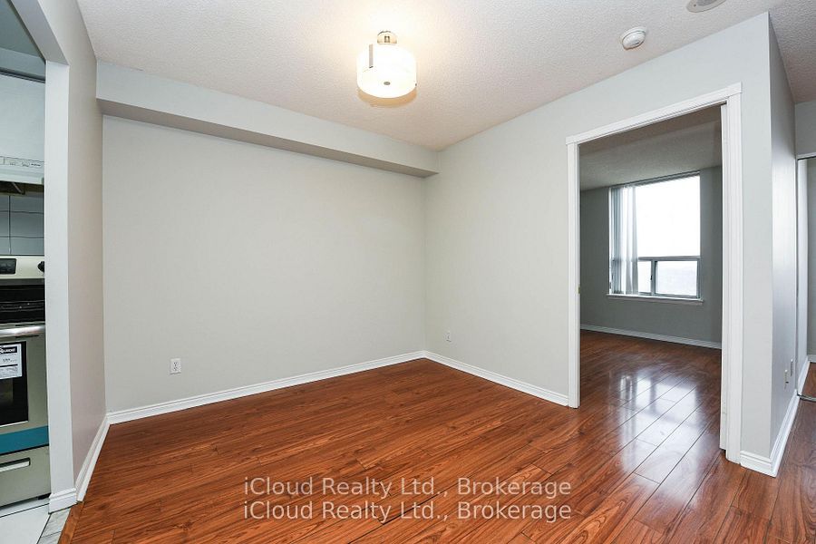 135 Hillcrest Avenue 1512, Mississauga, ON L5B 4B1 photo 5