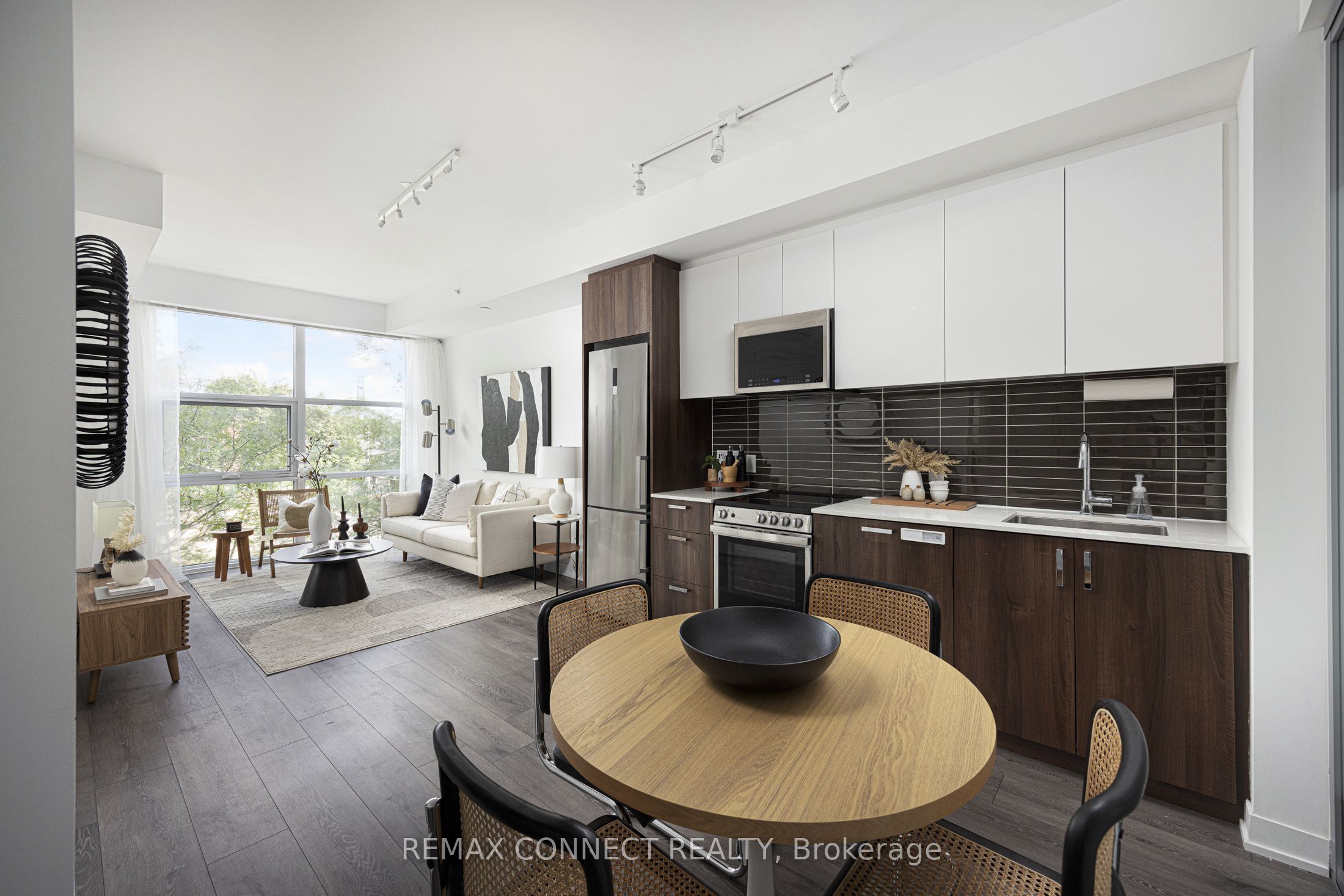 1787 St Clair Avenue W 321, Toronto, ON M6N 0B7 photo 2