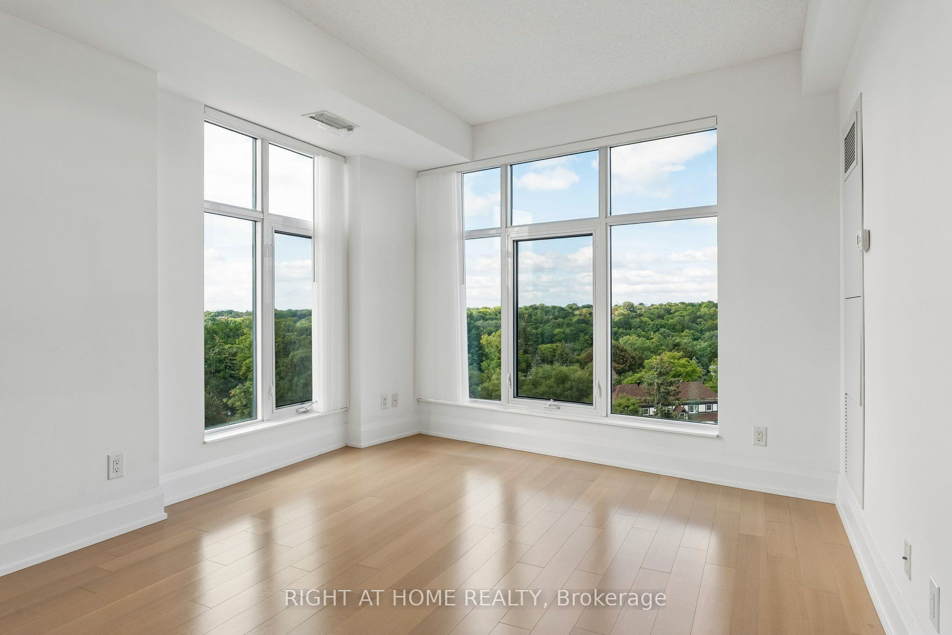 2 Old Mill Drive 717, Toronto, ON M6S 0A2 photo 3
