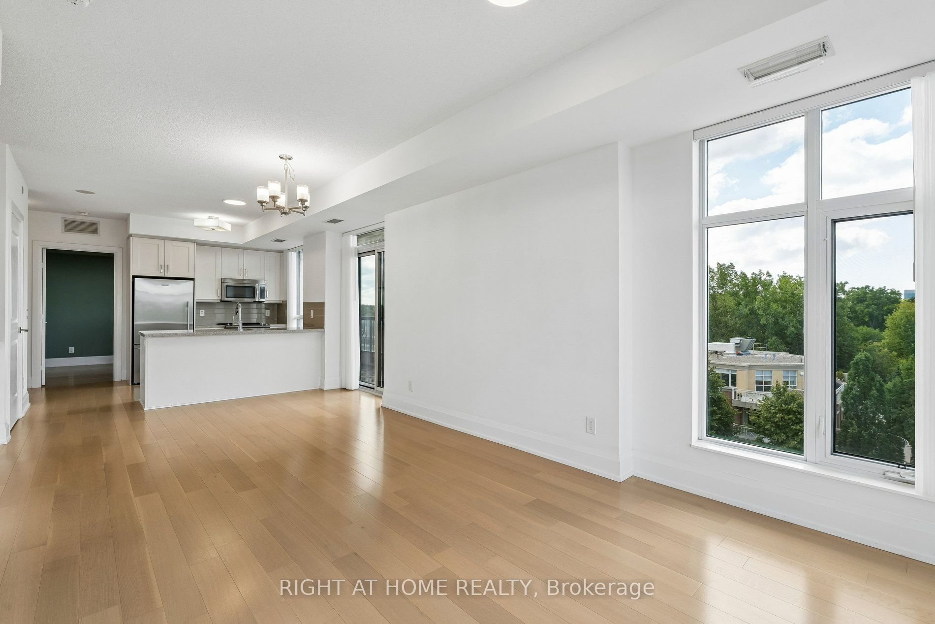 2 Old Mill Drive 717, Toronto, ON M6S 0A2 photo 4