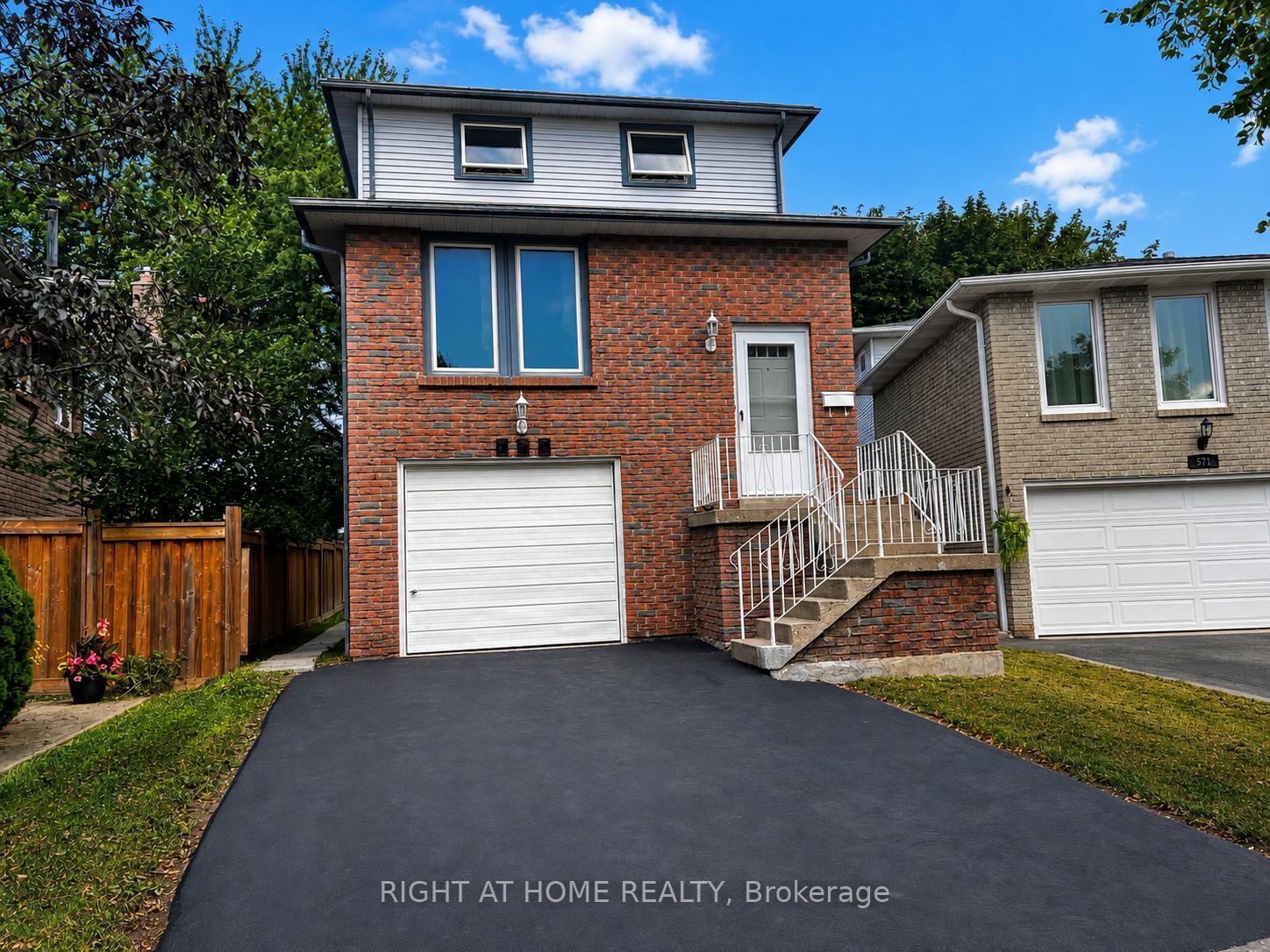 569 Hayward Crescent, Milton, ON L9T 4T8