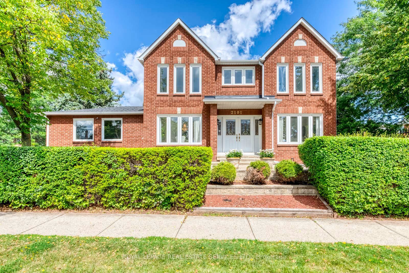 2101 Galena Crescent, Oakville, ON L6H 4A2 photo 2