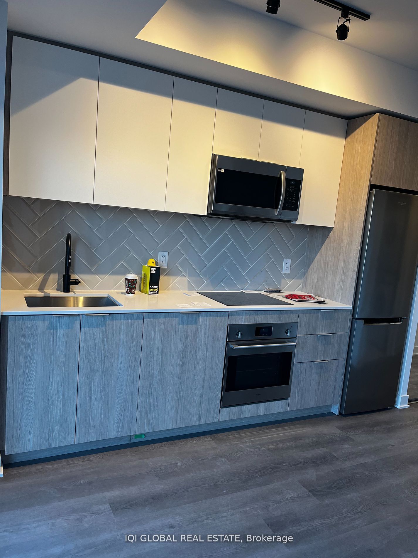 36 Zorra Street 1910, Toronto, ON M8Z 0G5 photo 2