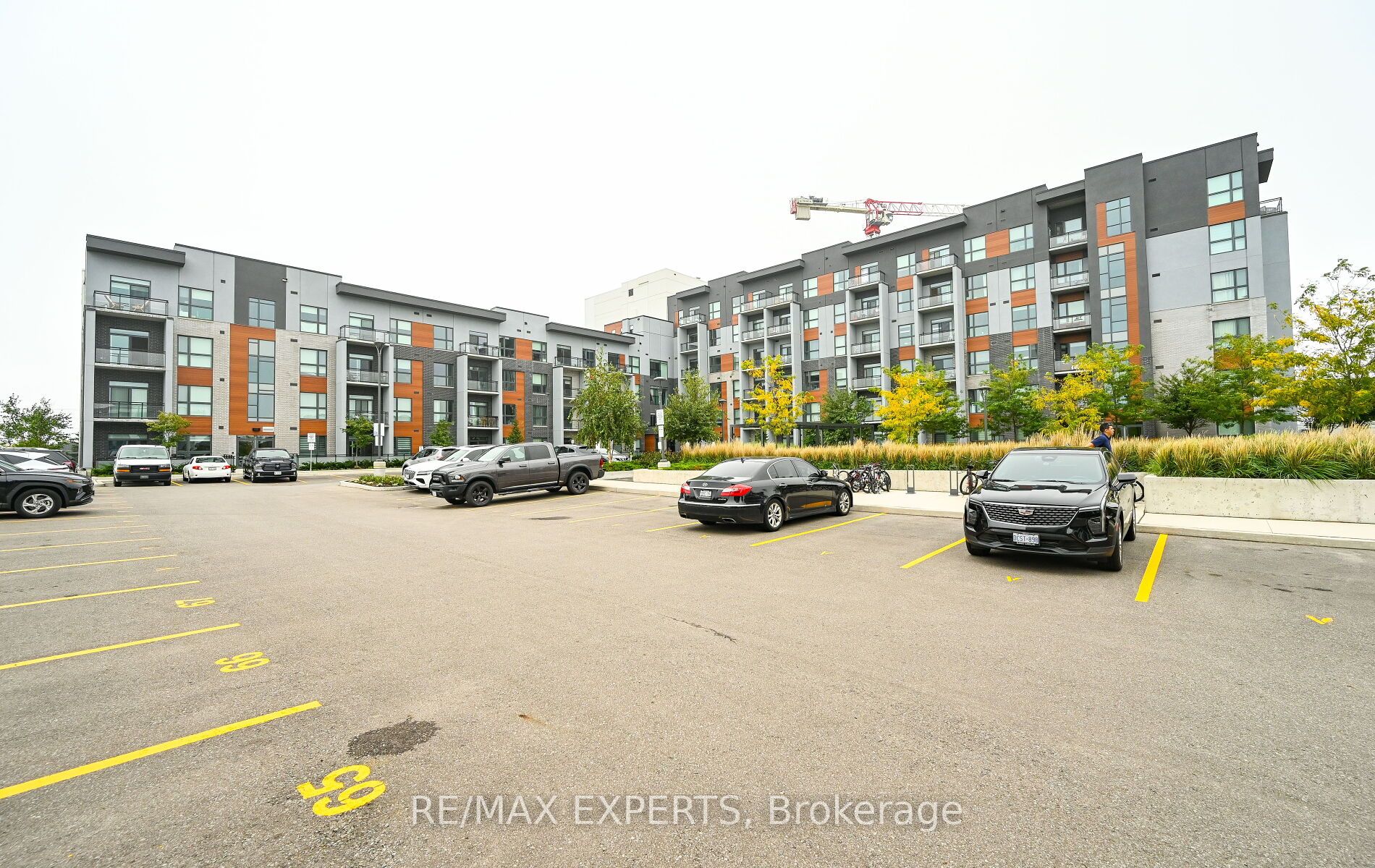95 Dundas Street W 211, Oakville, ON L6M 5N4 photo 2