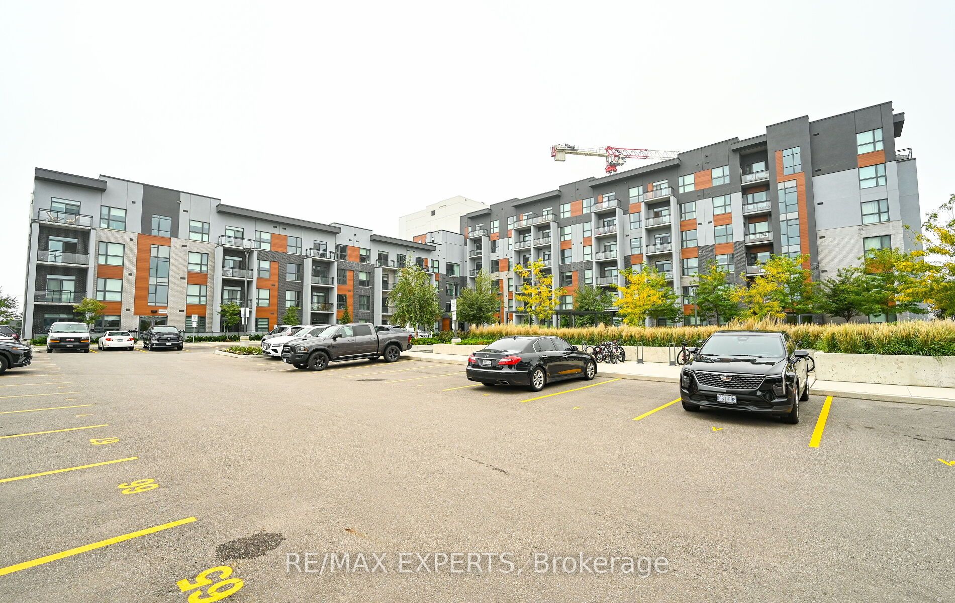 95 Dundas Street W 211, Oakville, ON L6M 5N4 photo 3