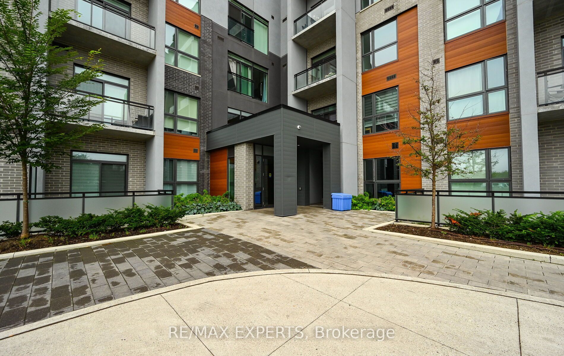 95 Dundas Street W 211, Oakville, ON L6M 5N4 photo 4