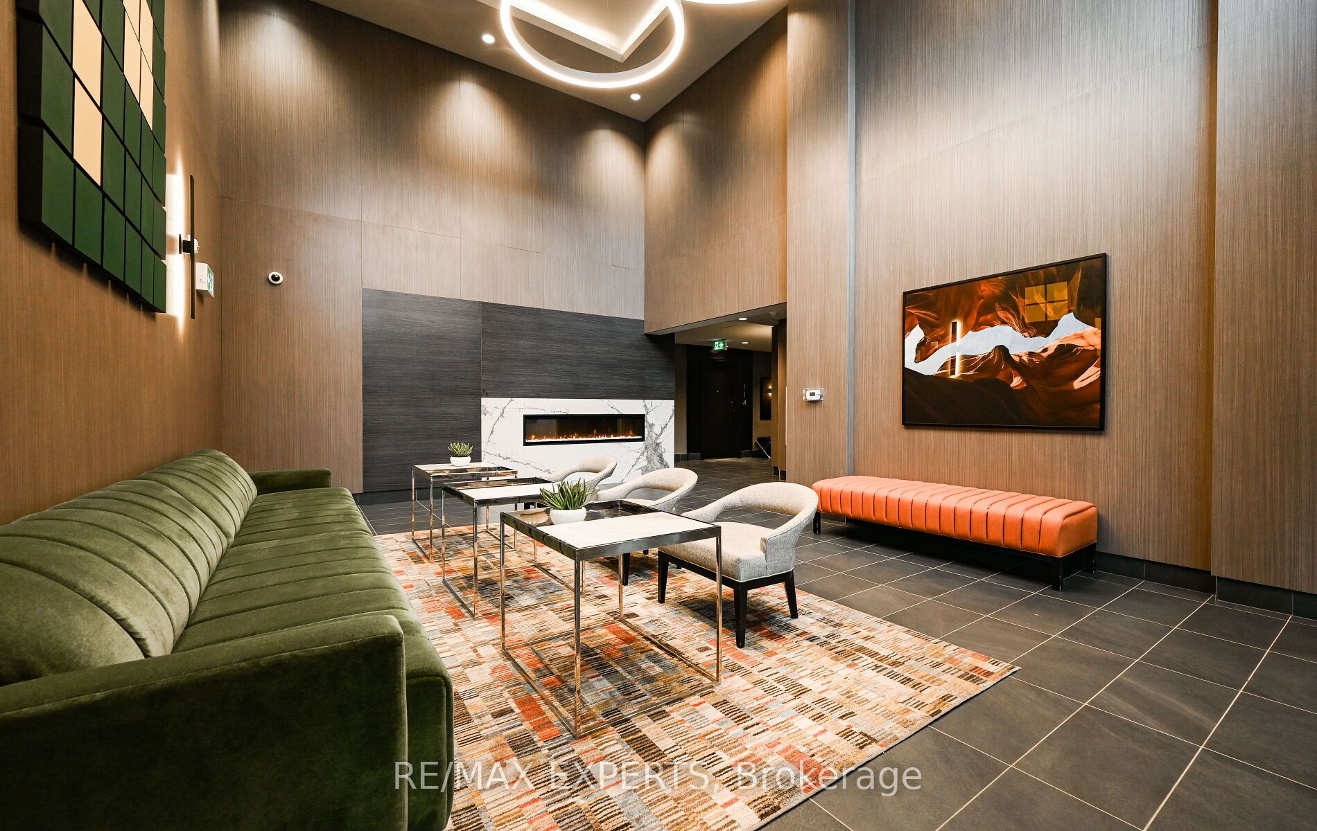 95 Dundas Street W 211, Oakville, ON L6M 5N4 photo 5