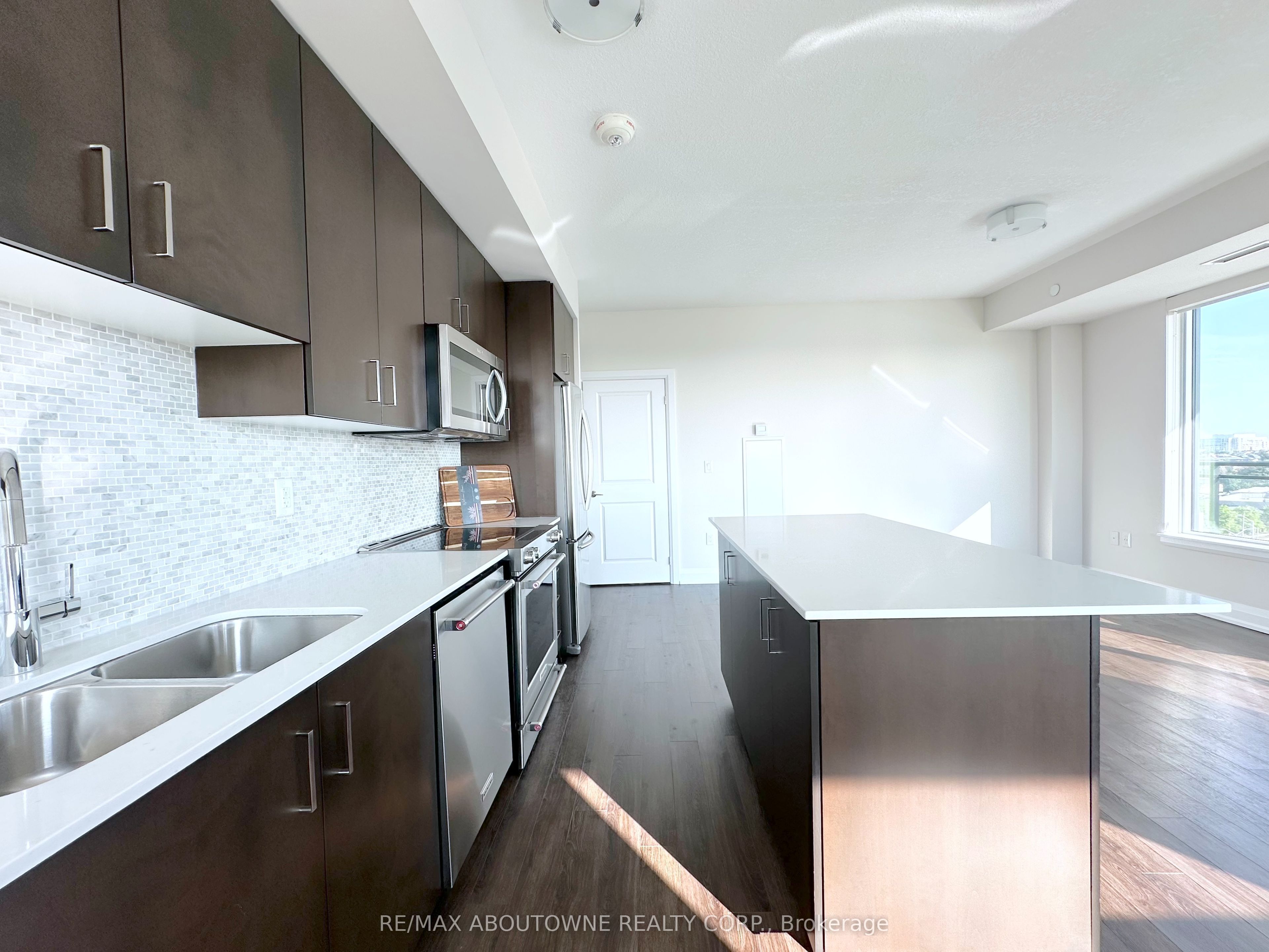2333 Taunton Road 1006, Oakville, ON L6H 0N5 photo 4