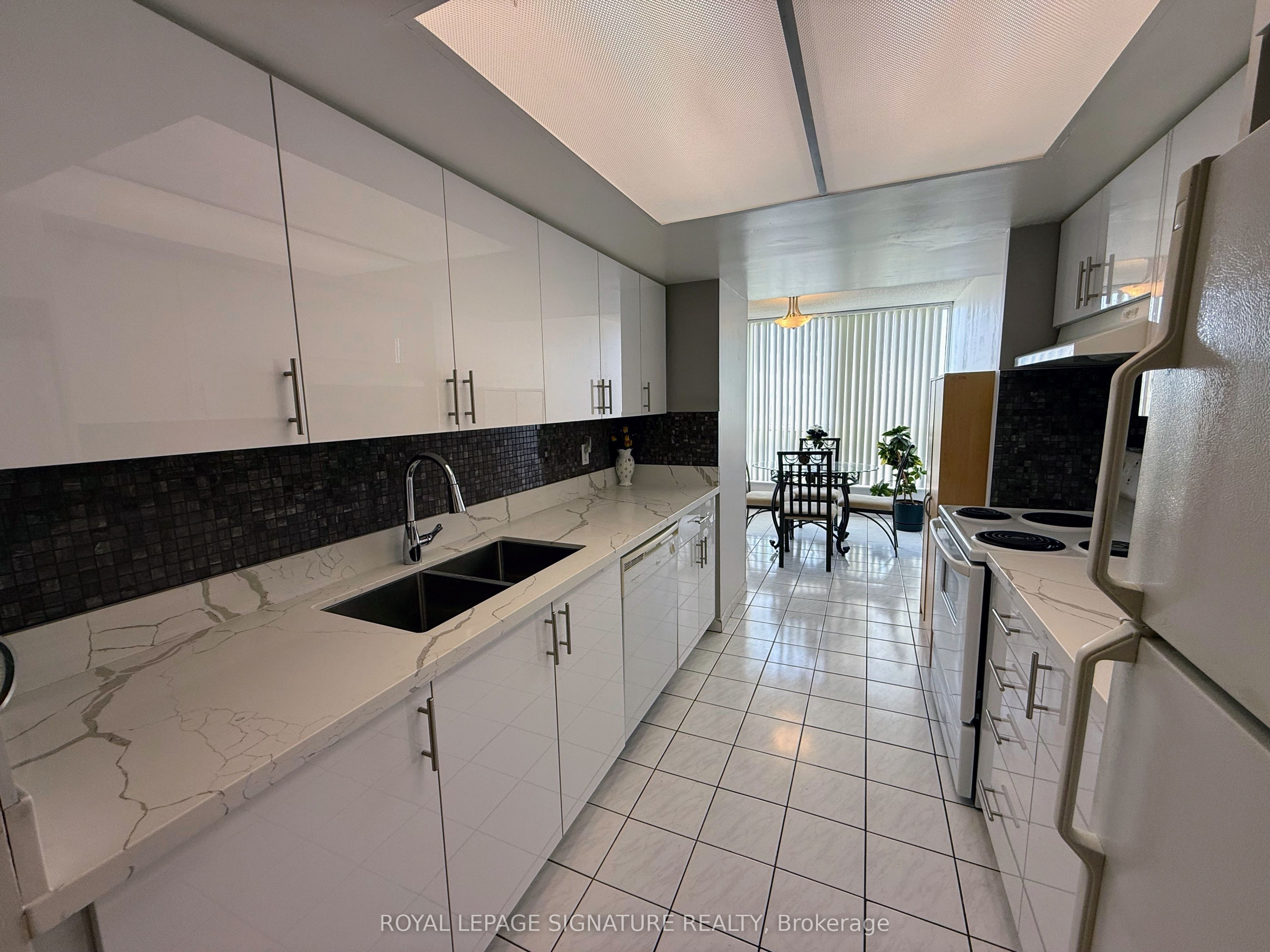 3 Rowntree Road 407, Toronto, ON M9V 5G8 photo 4