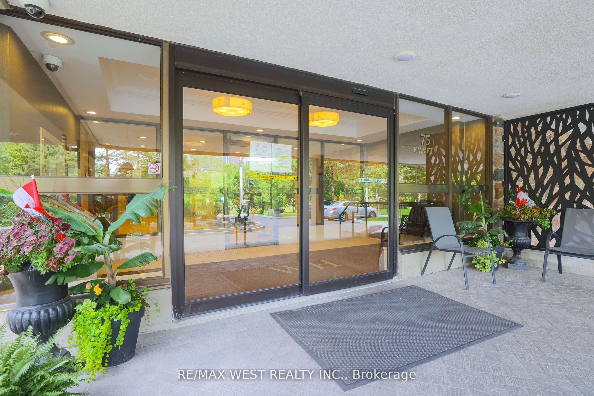 75 Emmett Avenue 2307, Toronto, ON M6M 5A7 photo 4