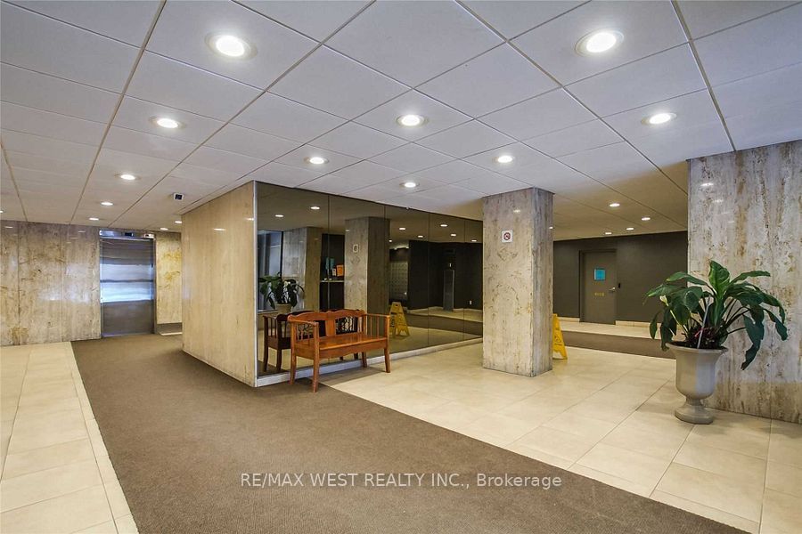 75 Emmett Avenue 2307, Toronto, ON M6M 5A7 photo 5