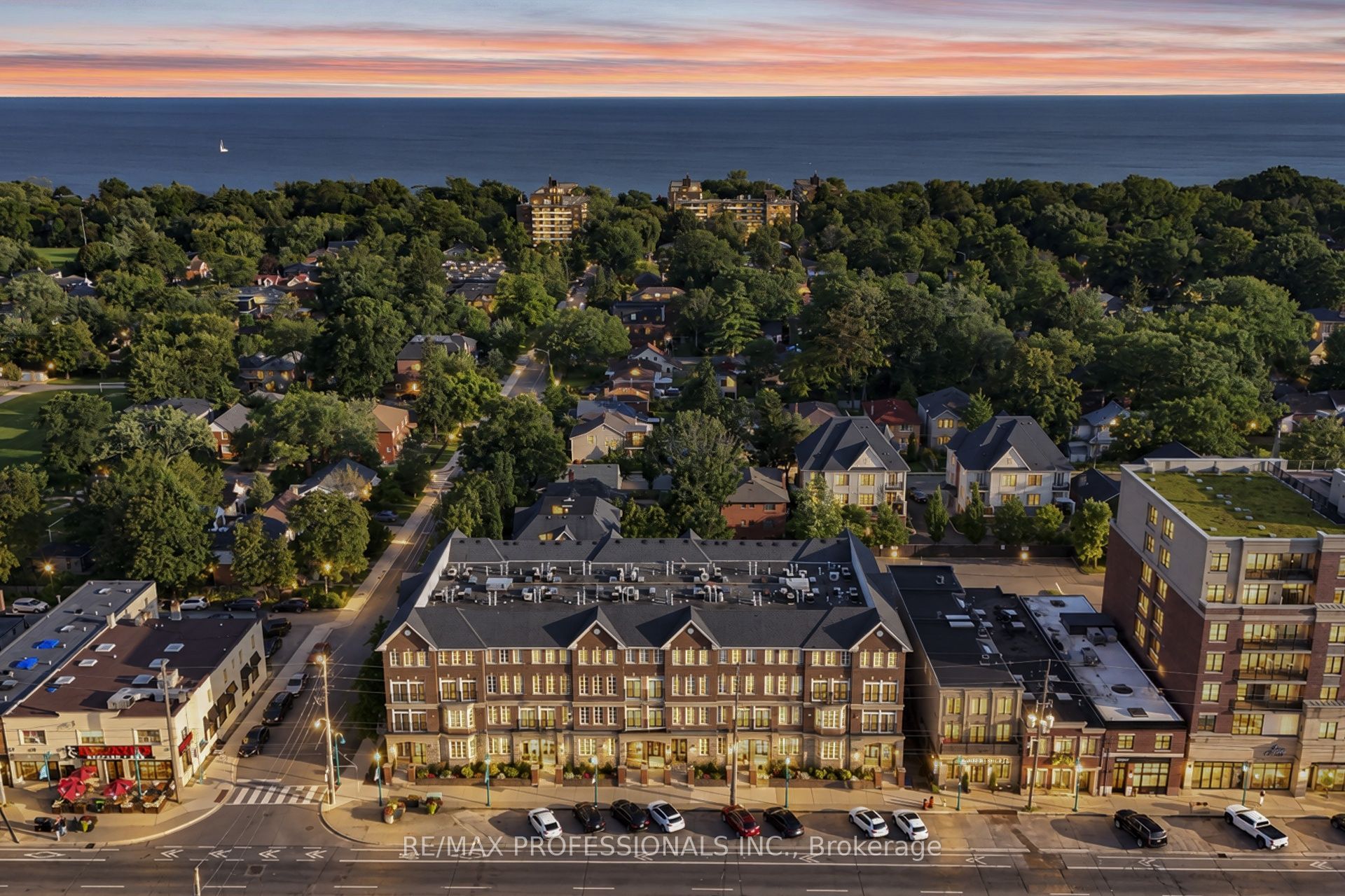 3531 Lake Shore Boulevard W 211, Toronto, ON M8W 1P4