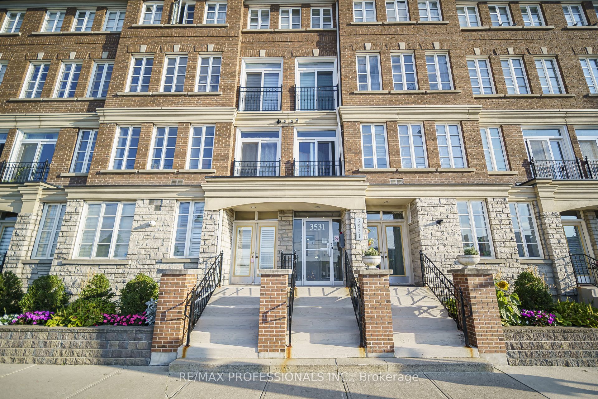 3531 Lake Shore Boulevard W 211, Toronto, ON M8W 1P4 photo 3