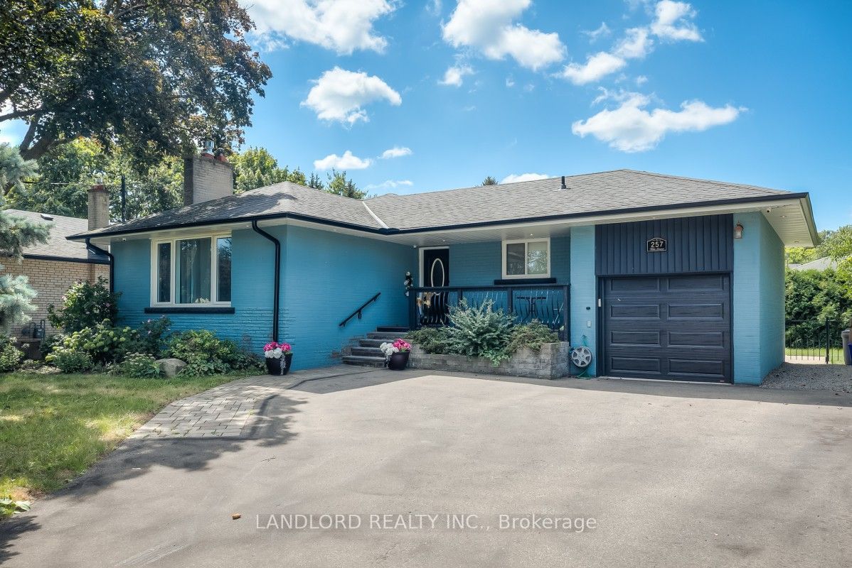 257 Wales Crescent Lower, Oakville, ON L6L 3X8 photo 2