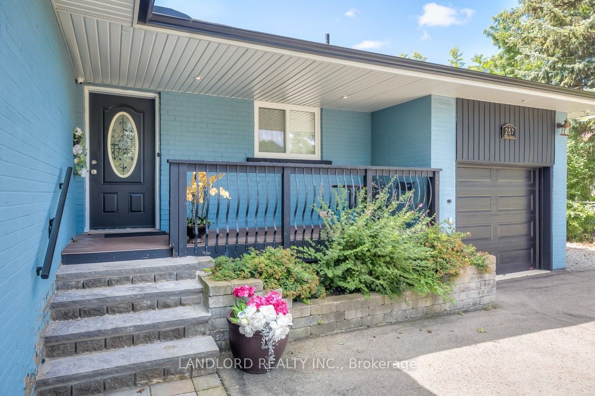 257 Wales Crescent Lower, Oakville, ON L6L 3X8 photo 4