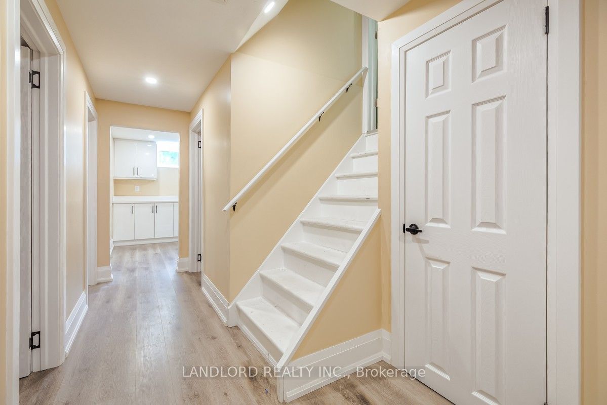 257 Wales Crescent Lower, Oakville, ON L6L 3X8 photo 5