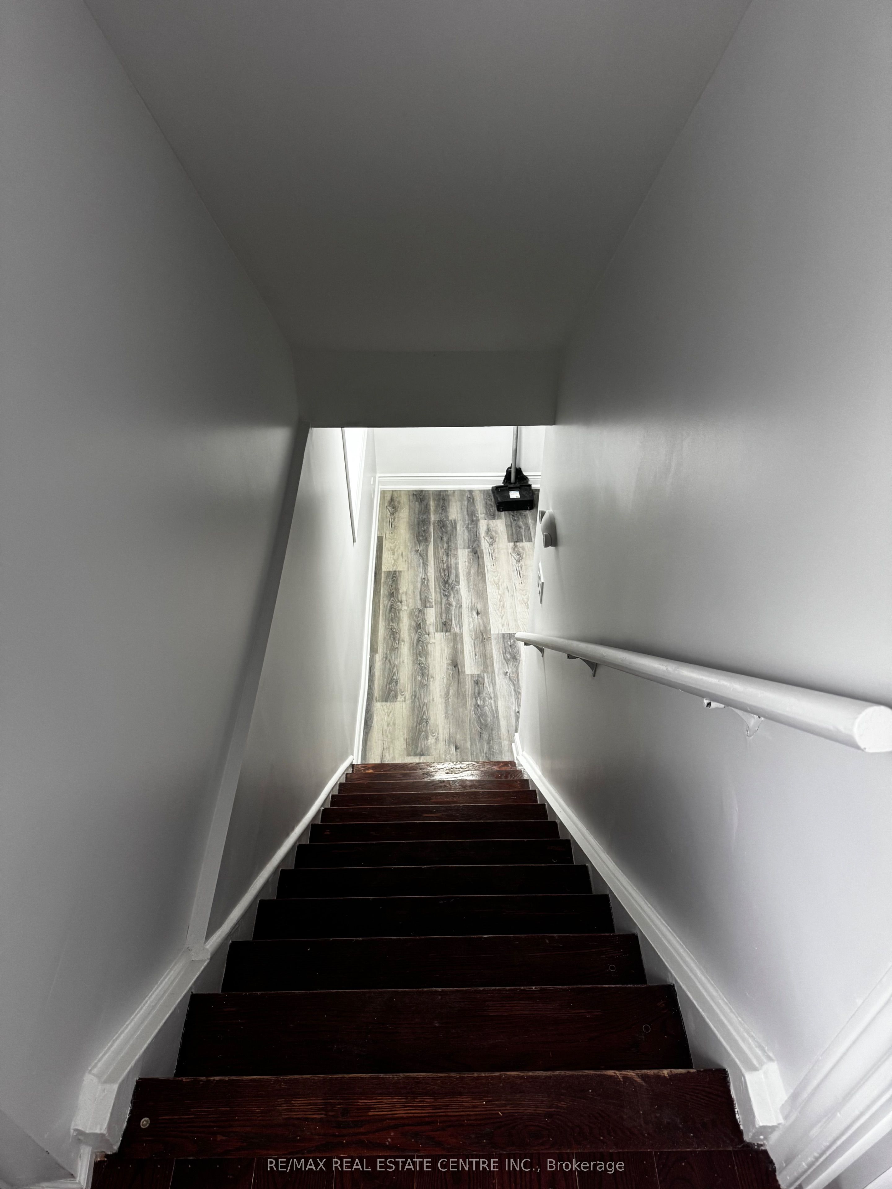 1025 Blairholm Avenue Lower Level, Mississauga, ON L5C 1G5 photo 4