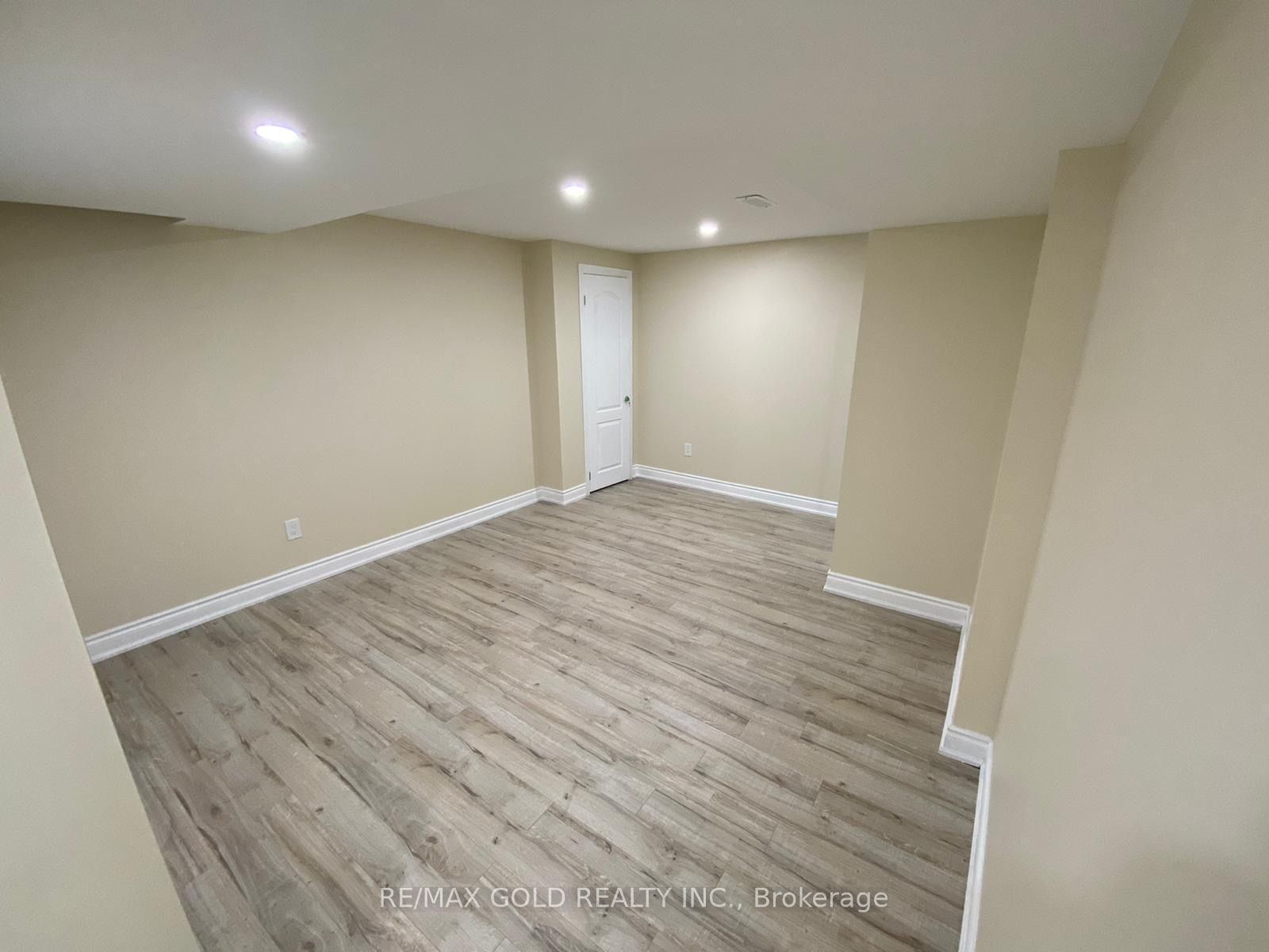 1664 Norris Circle Lower, Milton, ON L9T 6A3 photo 2