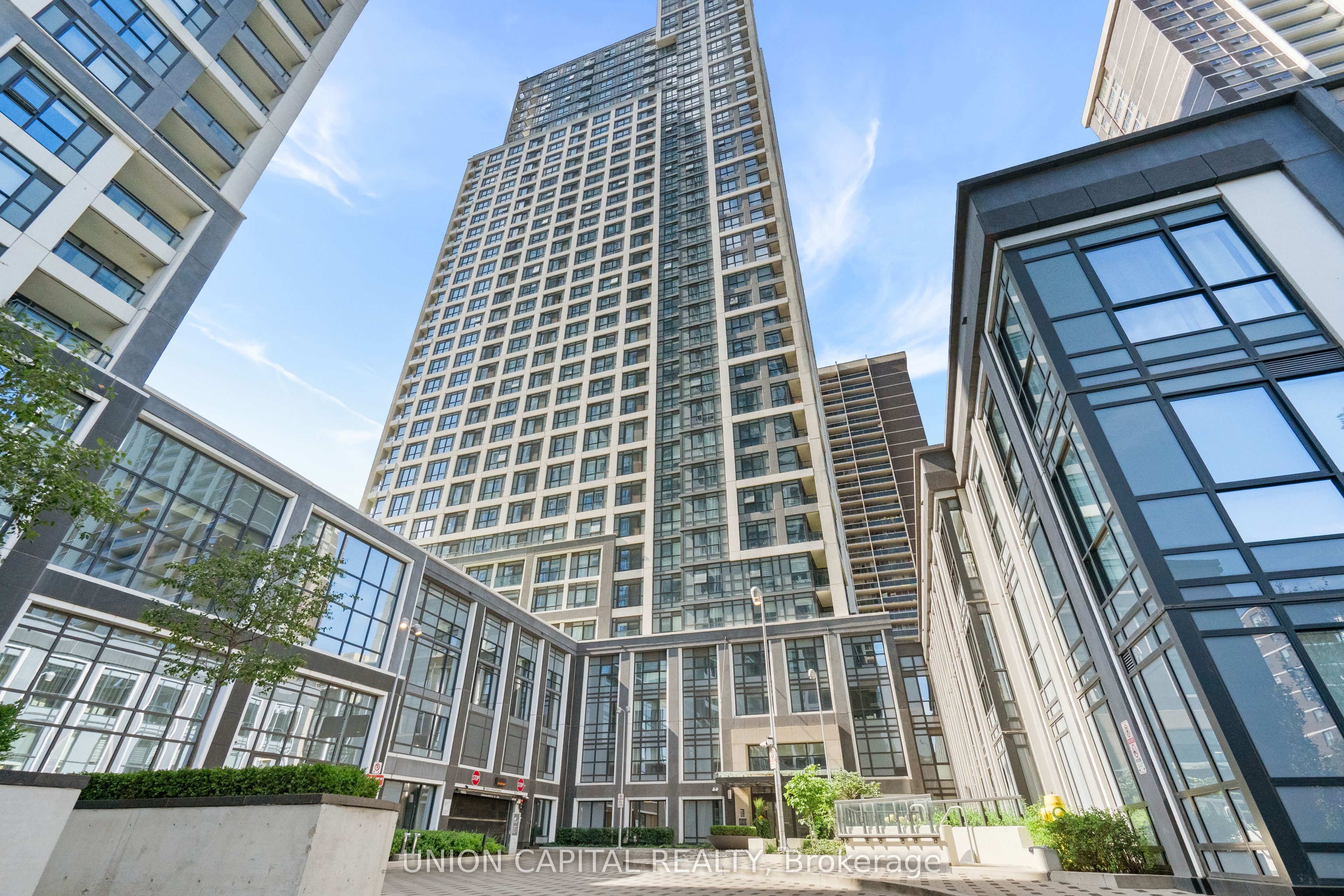 9 Mabelle Avenue 2326, Toronto, ON M9A 0E1 photo 2