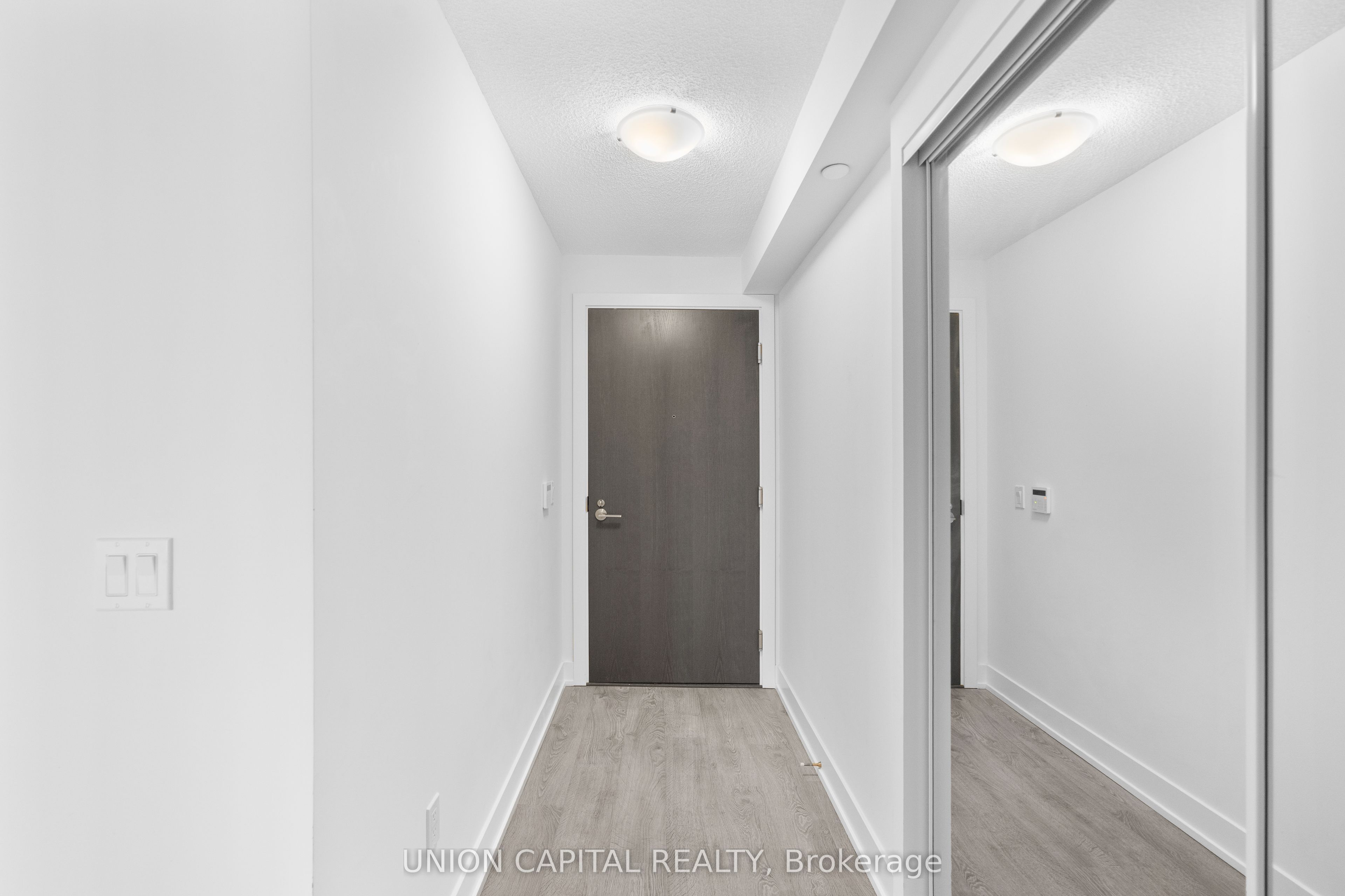 9 Mabelle Avenue 2326, Toronto, ON M9A 0E1 photo 5
