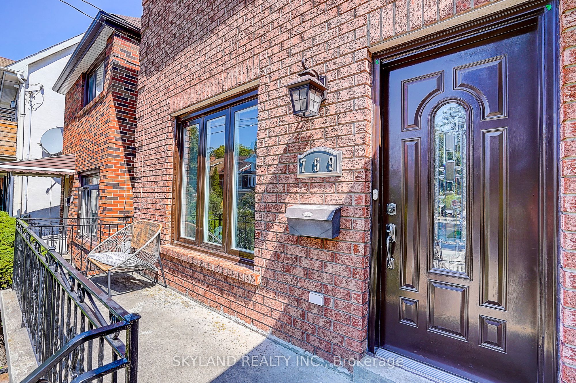 759 Shaw Street, Toronto, ON M6G 3L9 photo 3