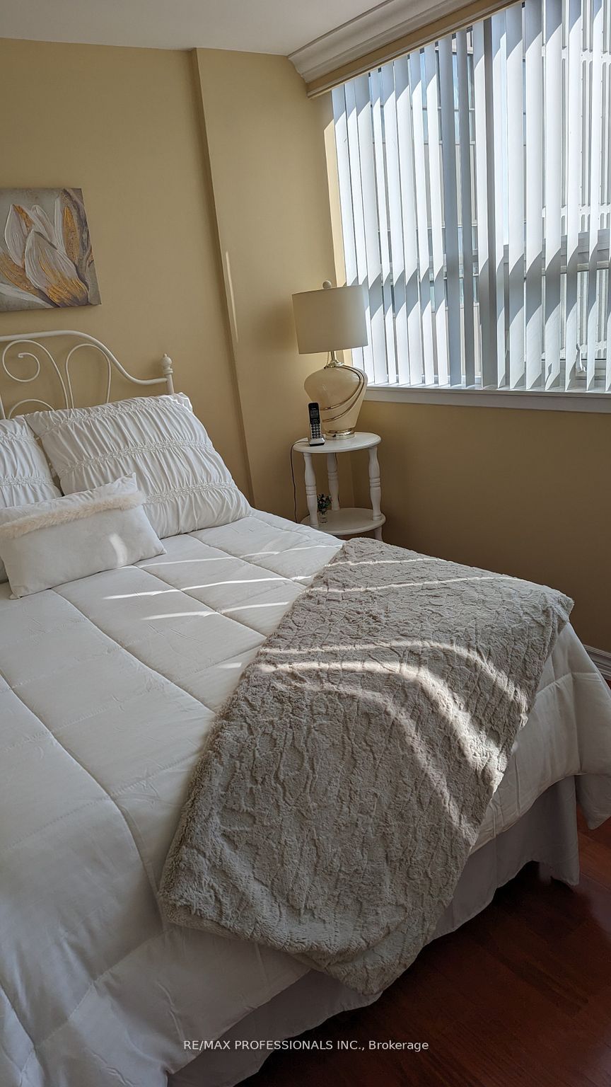 2323 Confederation Parkway 802, Mississauga, ON L5B 1R6 photo 5
