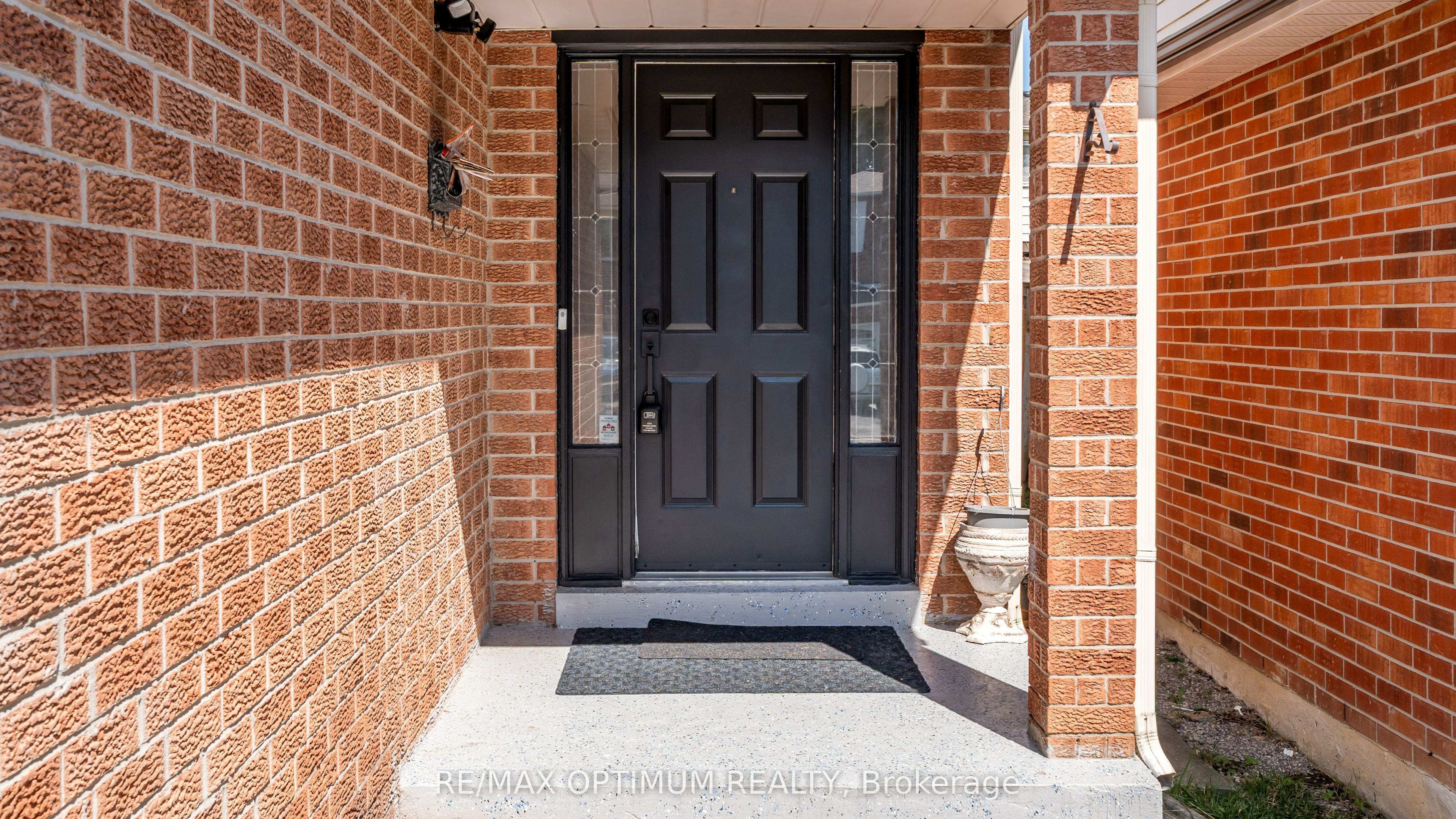4 Lawnview Court, Brampton, ON L7G 1T4 photo 2