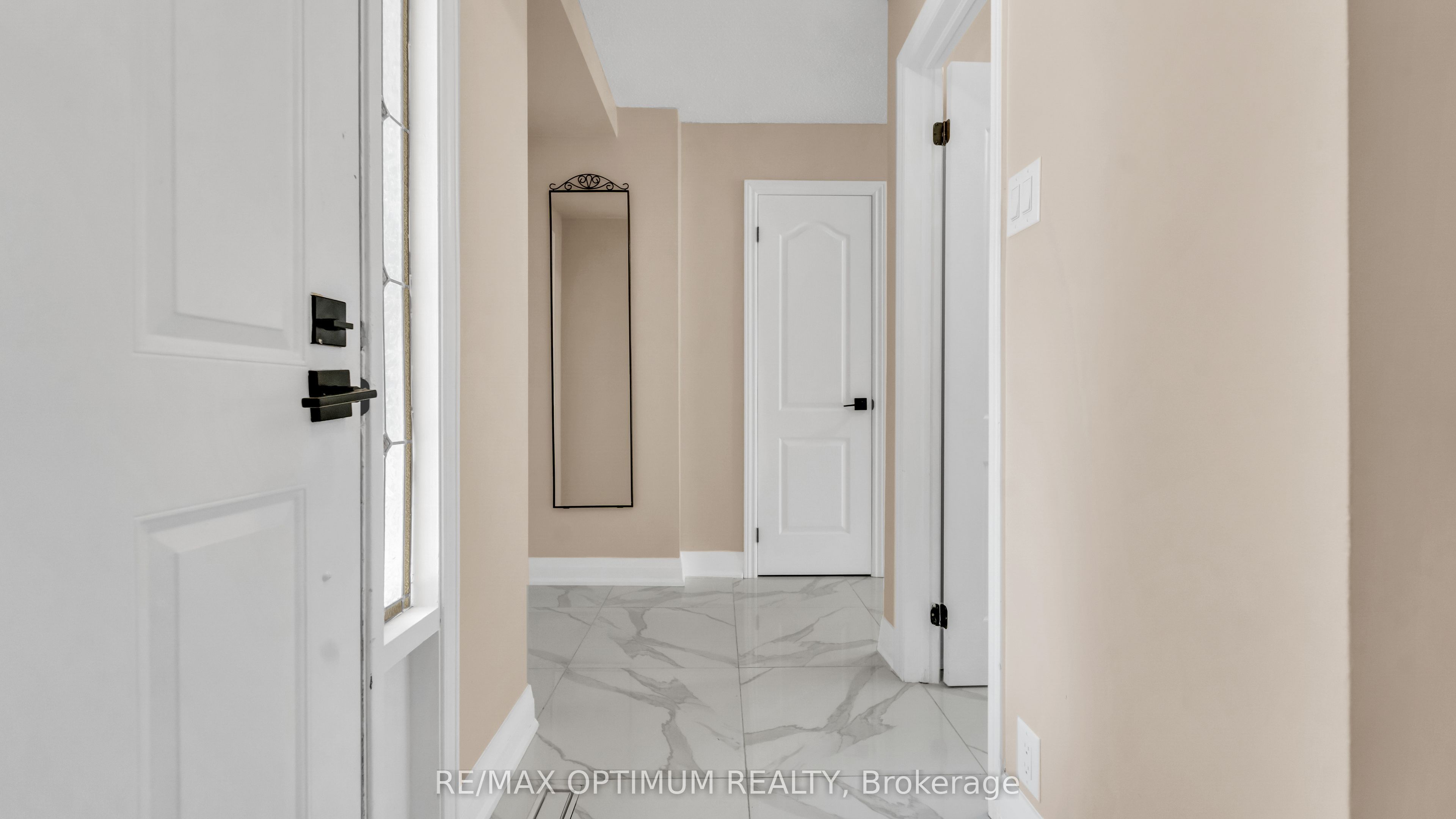 4 Lawnview Court, Brampton, ON L7G 1T4 photo 3