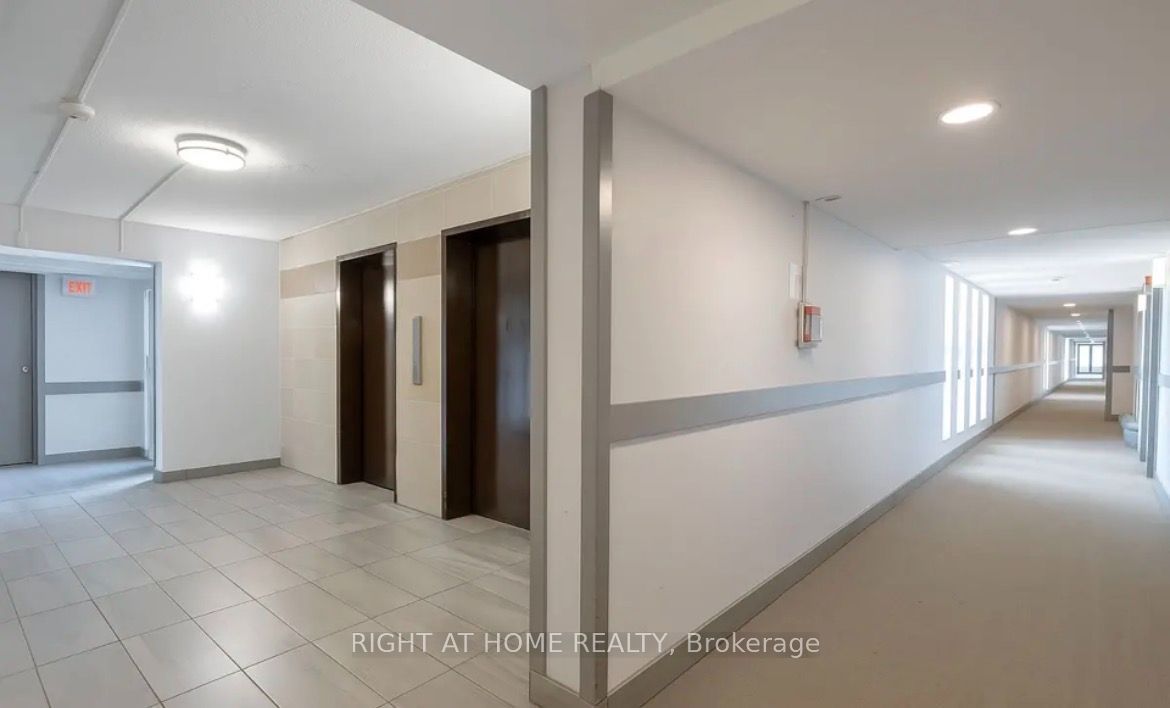 4689 Jane Street 503, Toronto, ON M3N 2T6 photo 3
