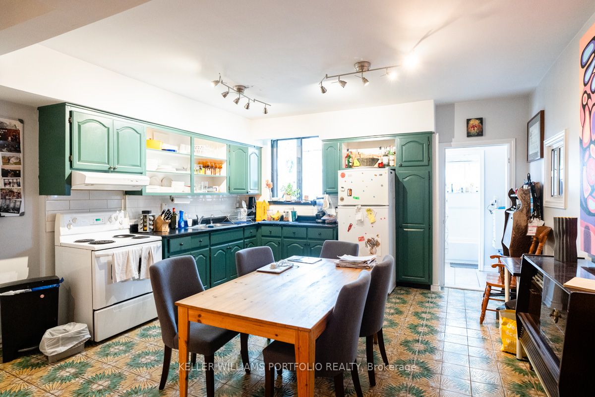 184 Franklin Avenue Main Fl, Toronto, ON M6P 3Y8