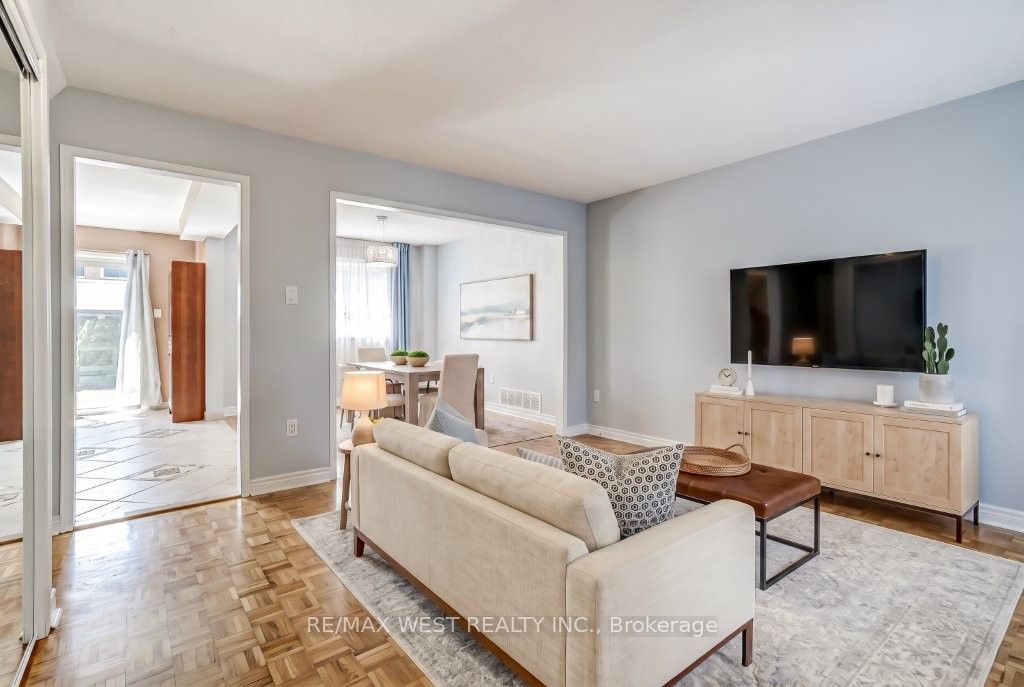 7265 Sandhurst Drive, Mississauga, ON L5N 7G8 photo 3