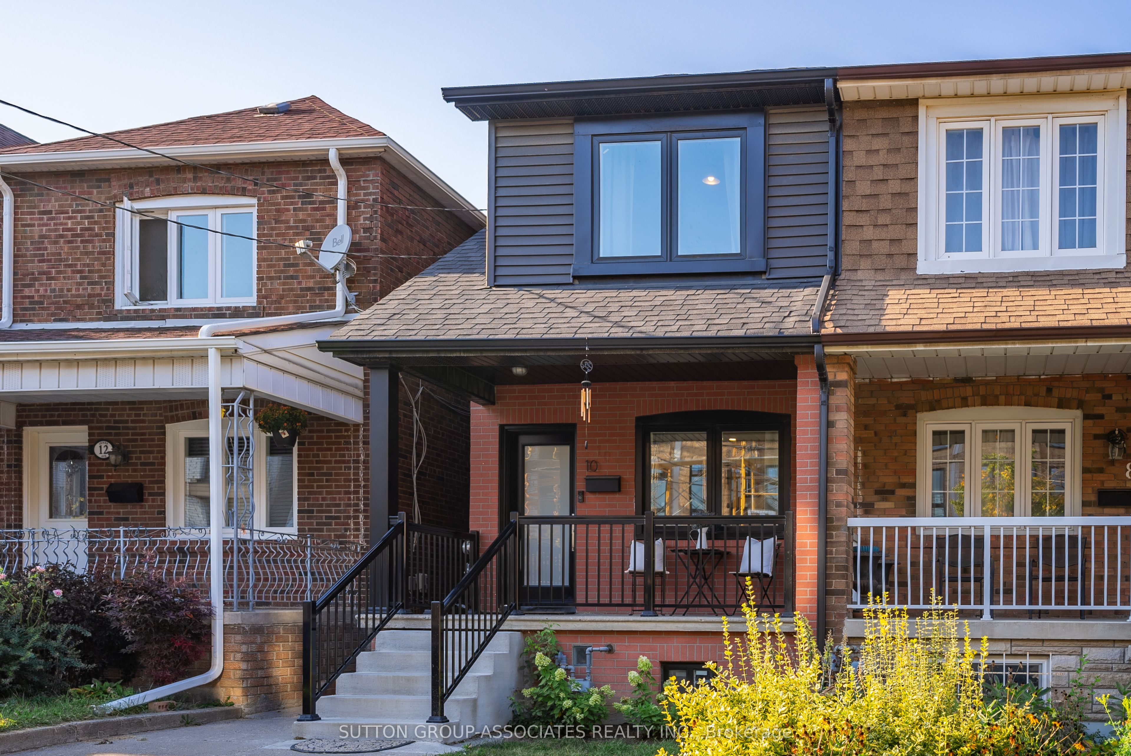 10 Innes Avenue, Toronto, ON M6E 1M8