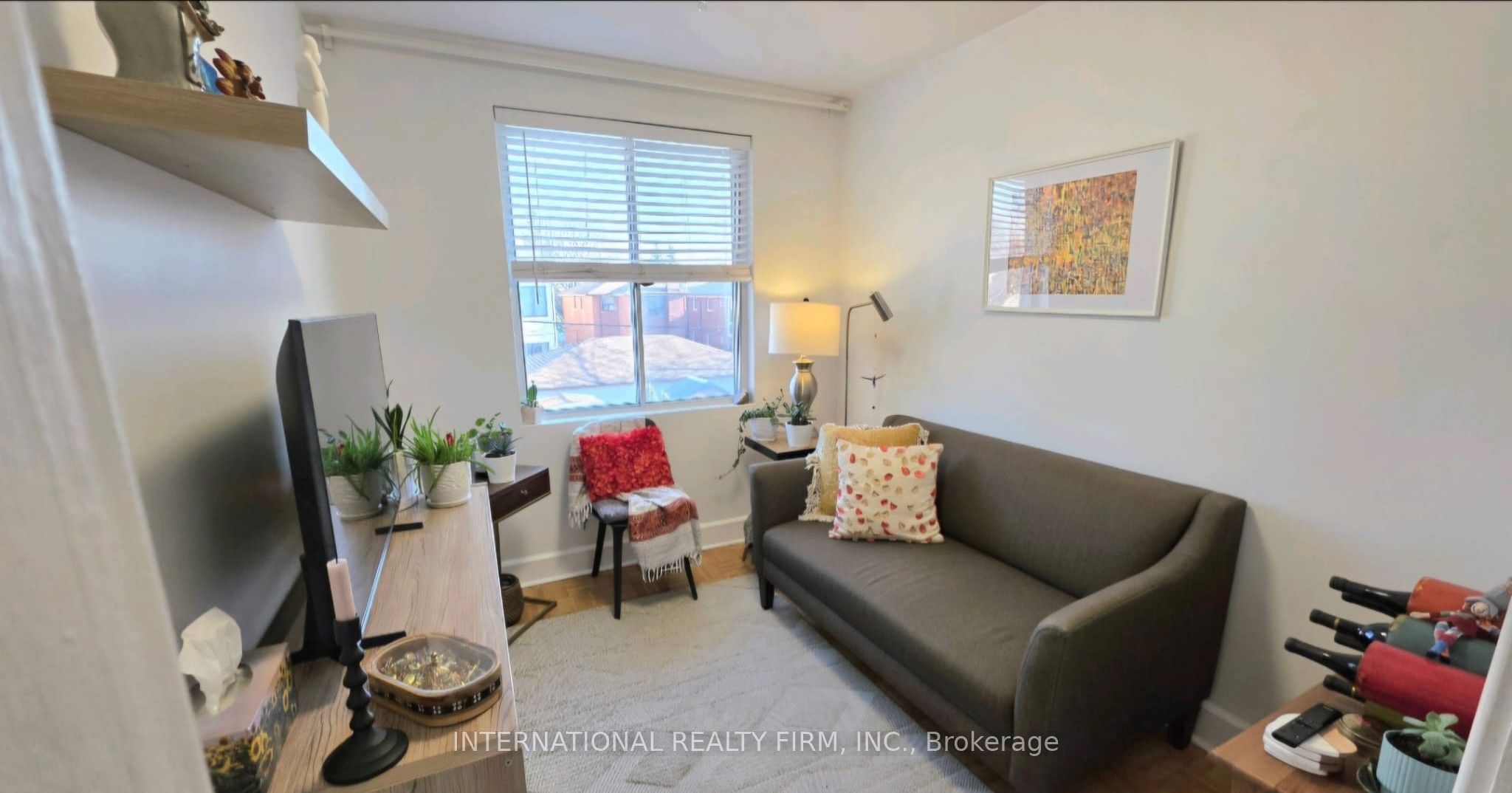 75 Auburn Avenue 2, Toronto, ON M6H 2L8