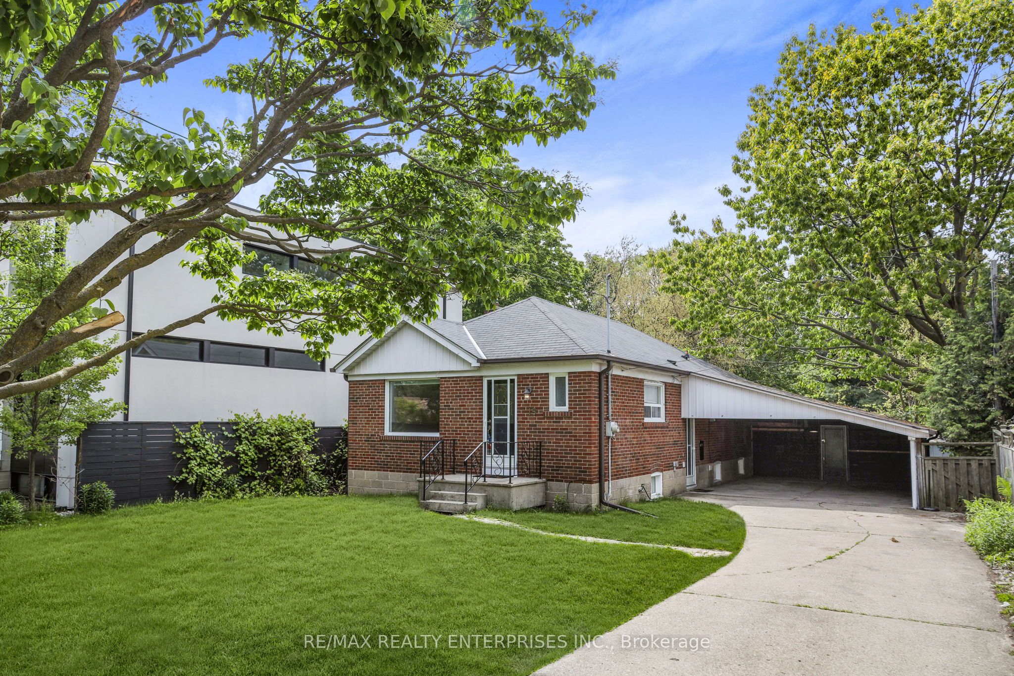 15 Delroy Drive, Toronto, ON M8Y 1M8