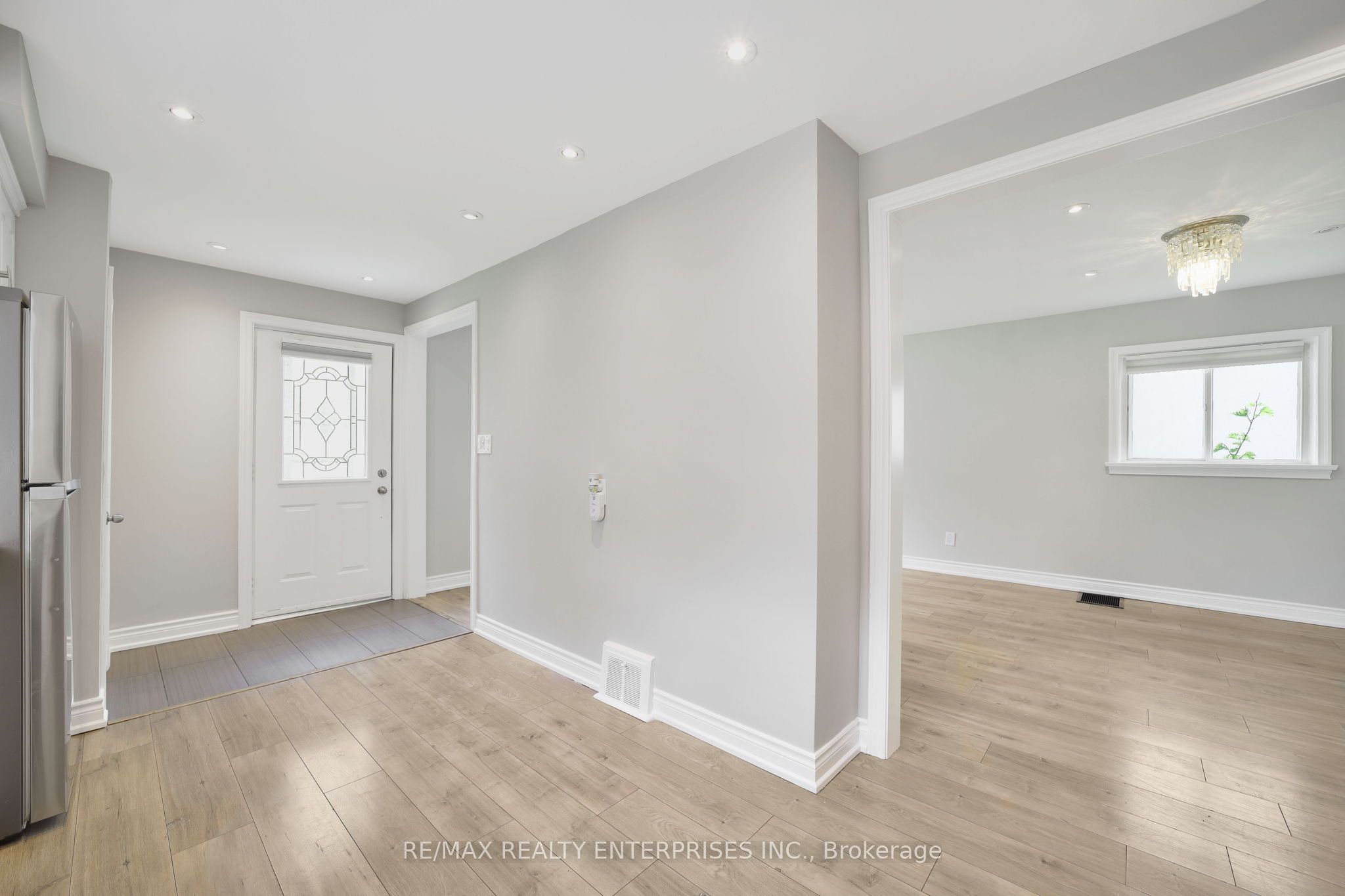 15 Delroy Drive, Toronto, ON M8Y 1M8 photo 2