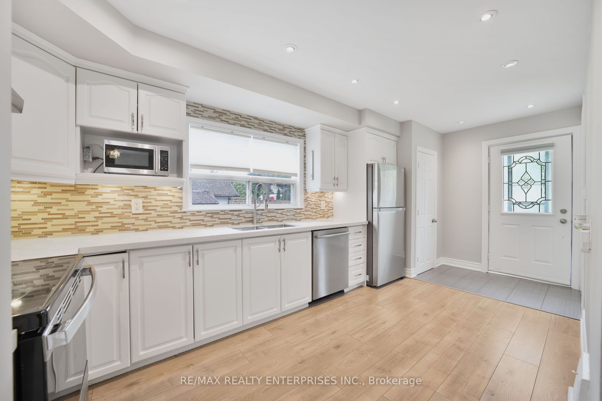15 Delroy Drive, Toronto, ON M8Y 1M8 photo 3