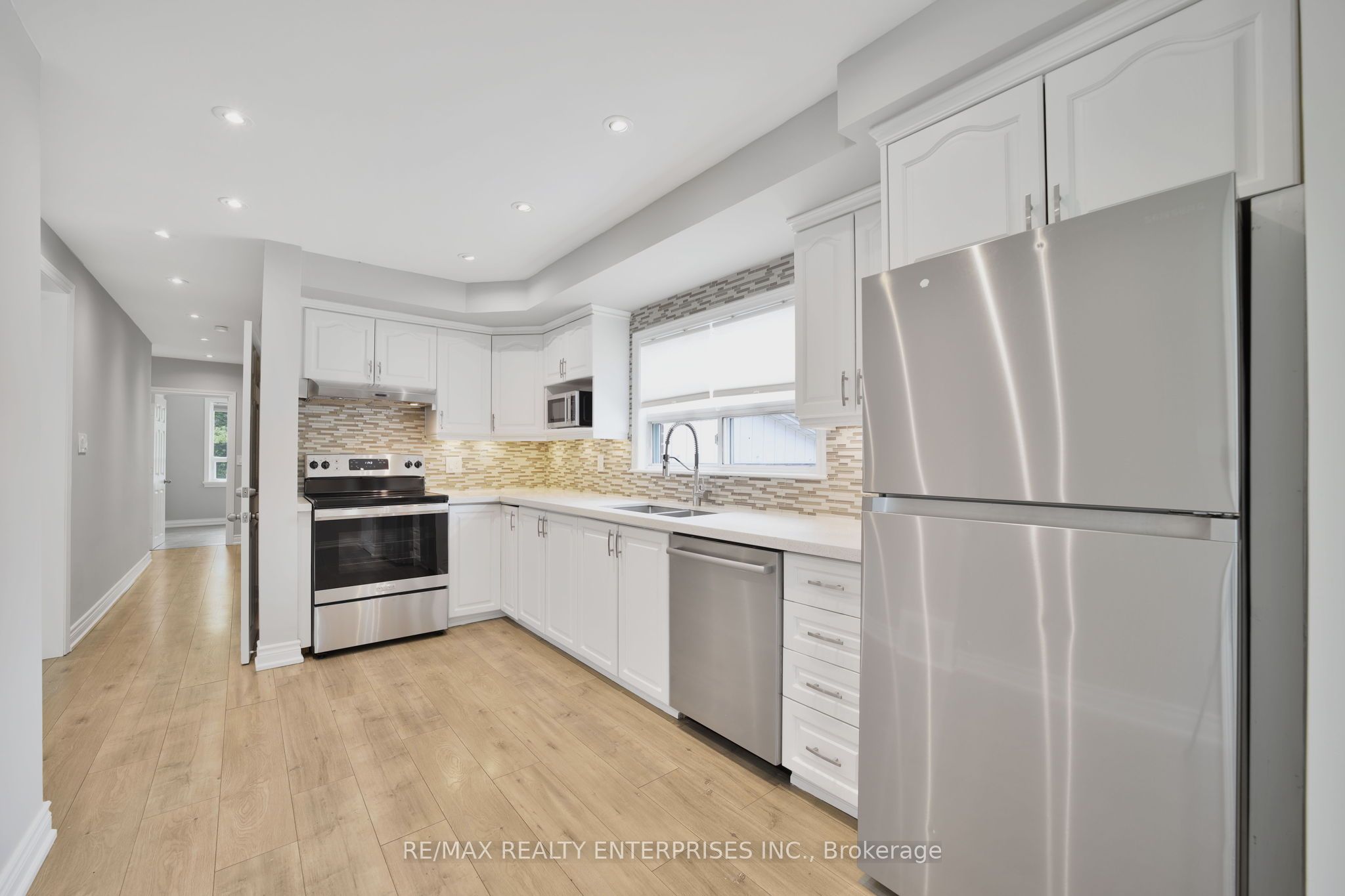 15 Delroy Drive, Toronto, ON M8Y 1M8 photo 4