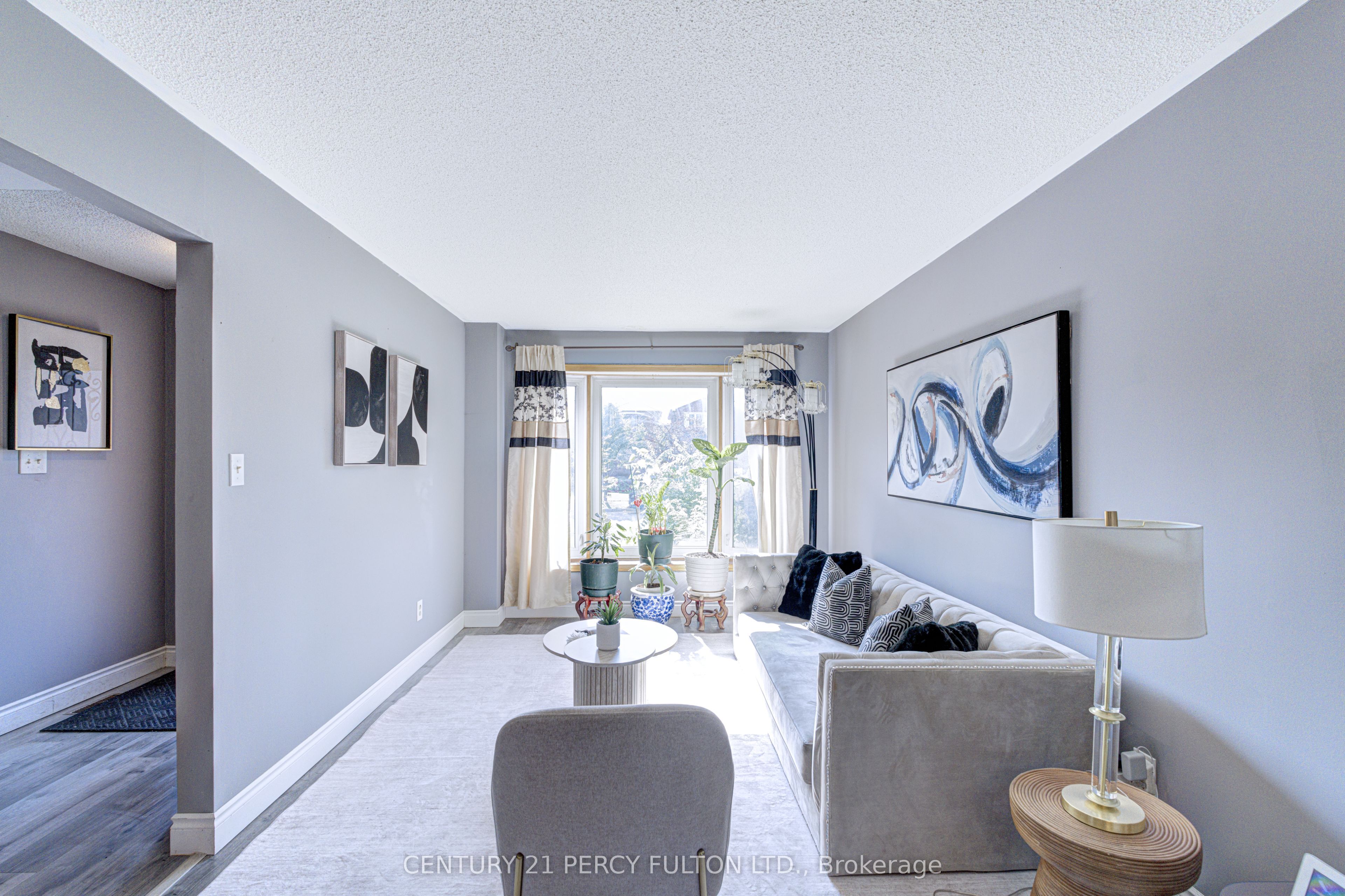 1042 Wetherby Lane, Mississauga, ON L4W 4R8 photo 4