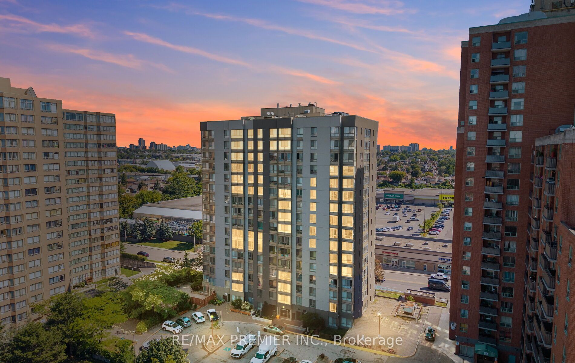 2470 Eglinton Avenue W 209, Toronto, ON M6M 5E7