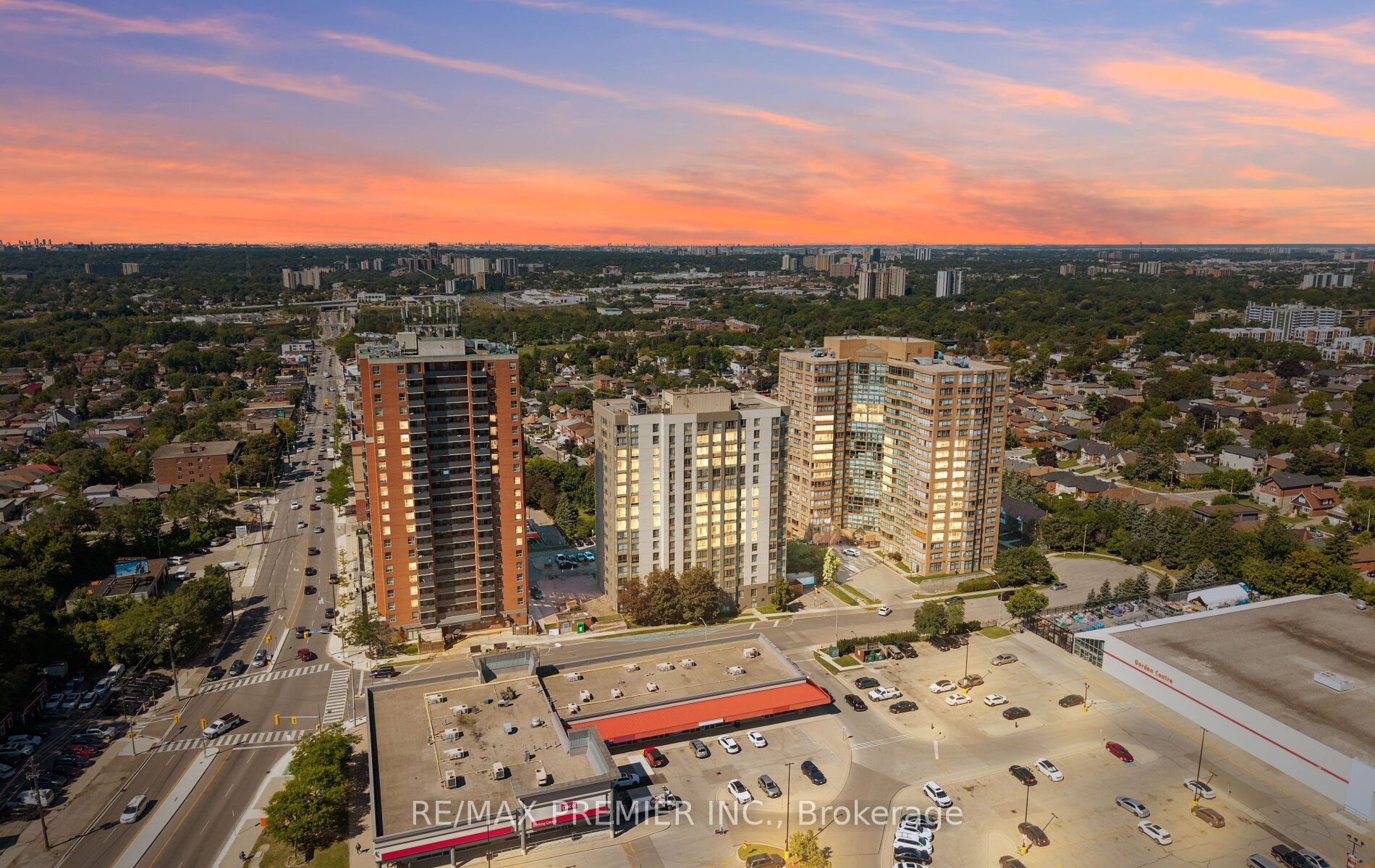 2470 Eglinton Avenue W 209, Toronto, ON M6M 5E7 photo 2